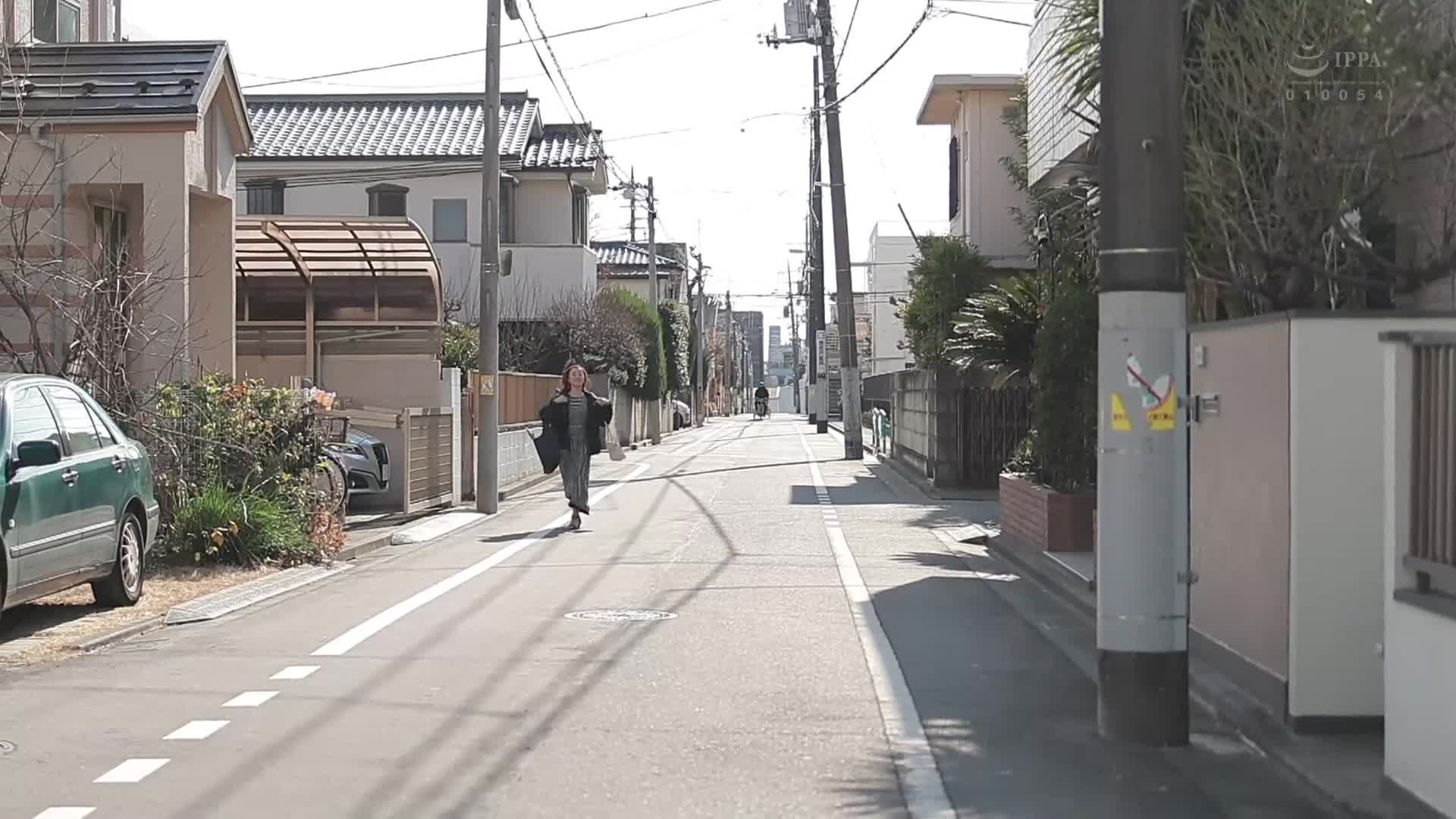 JUQ-329 合鍵をもらった人妻が、男子学生が卒業するまで中出しされた一人暮らし部屋。 流川はる香