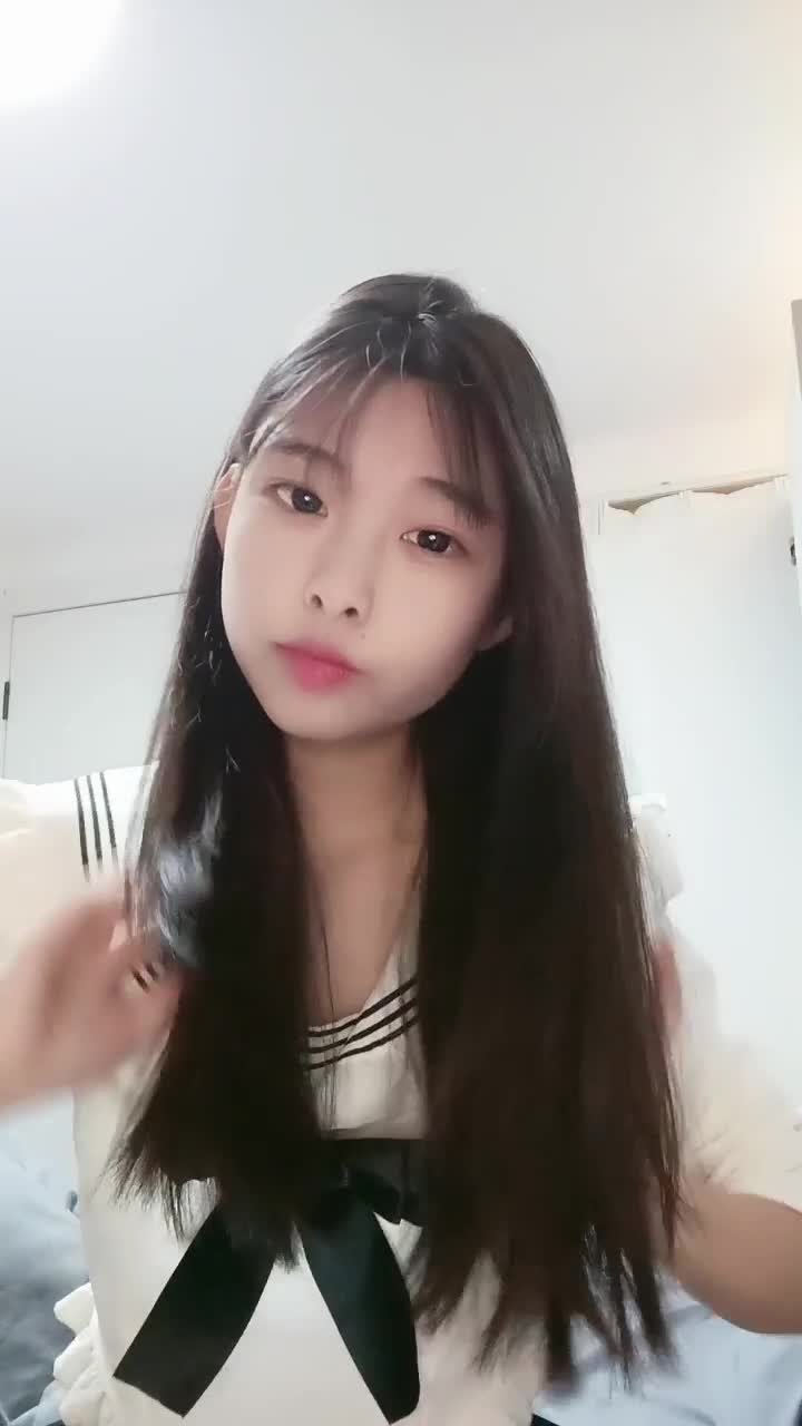 前凸后翘~发育超好的极品学生妹~【小草莓真好吃】道具自慰【13v】 (8)