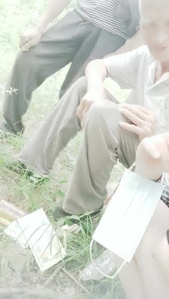 【燕姐勾搭老头】户外勾搭老头啪啪~老头白发苍苍不曾想鸡鸡给力~再展雄风【55V】 (23)
