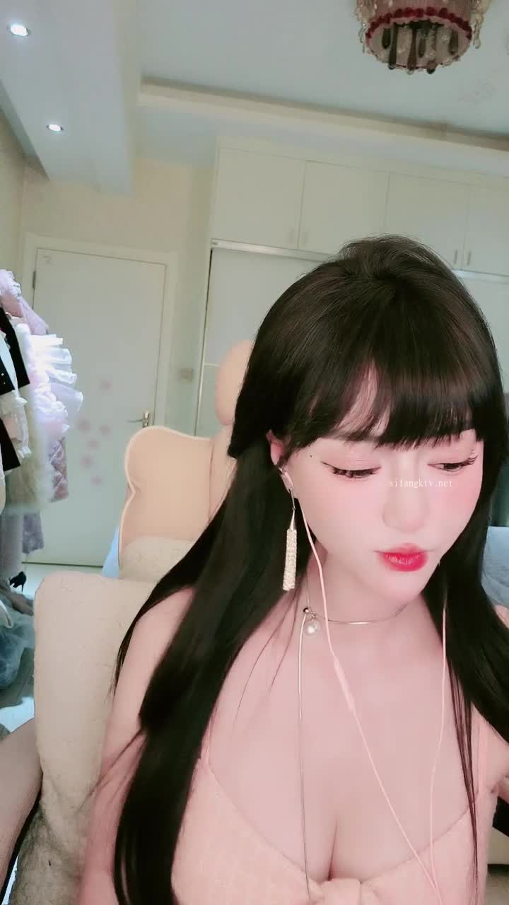 绿播下海【可怜的花宝叽】一级棒~女神终于秀了~身材太完美了【10V】 (6)