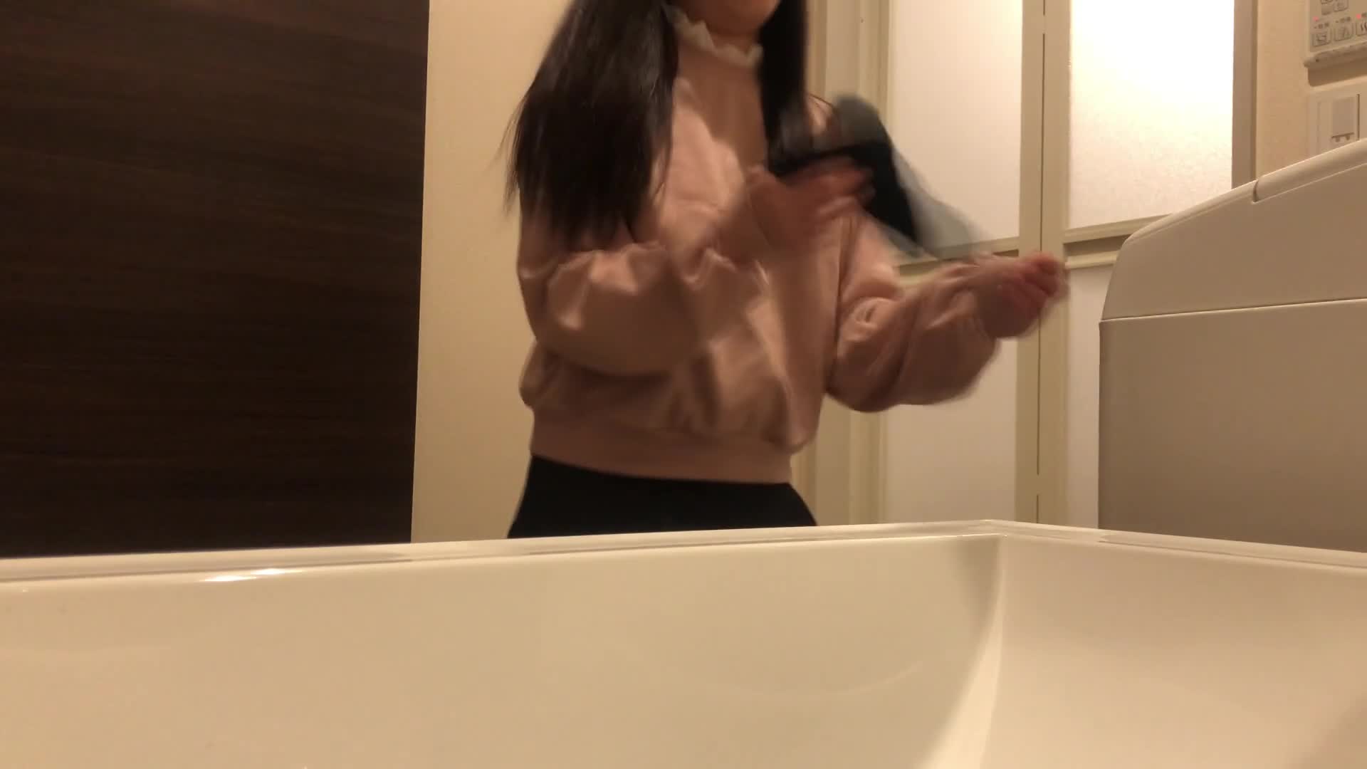 猥琐 偷拍 出租屋浴室 澡堂妹子更衣洗澡合集【95v】 (14)