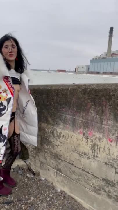 Chinese milf so cold outside (63e130b6efb30)
