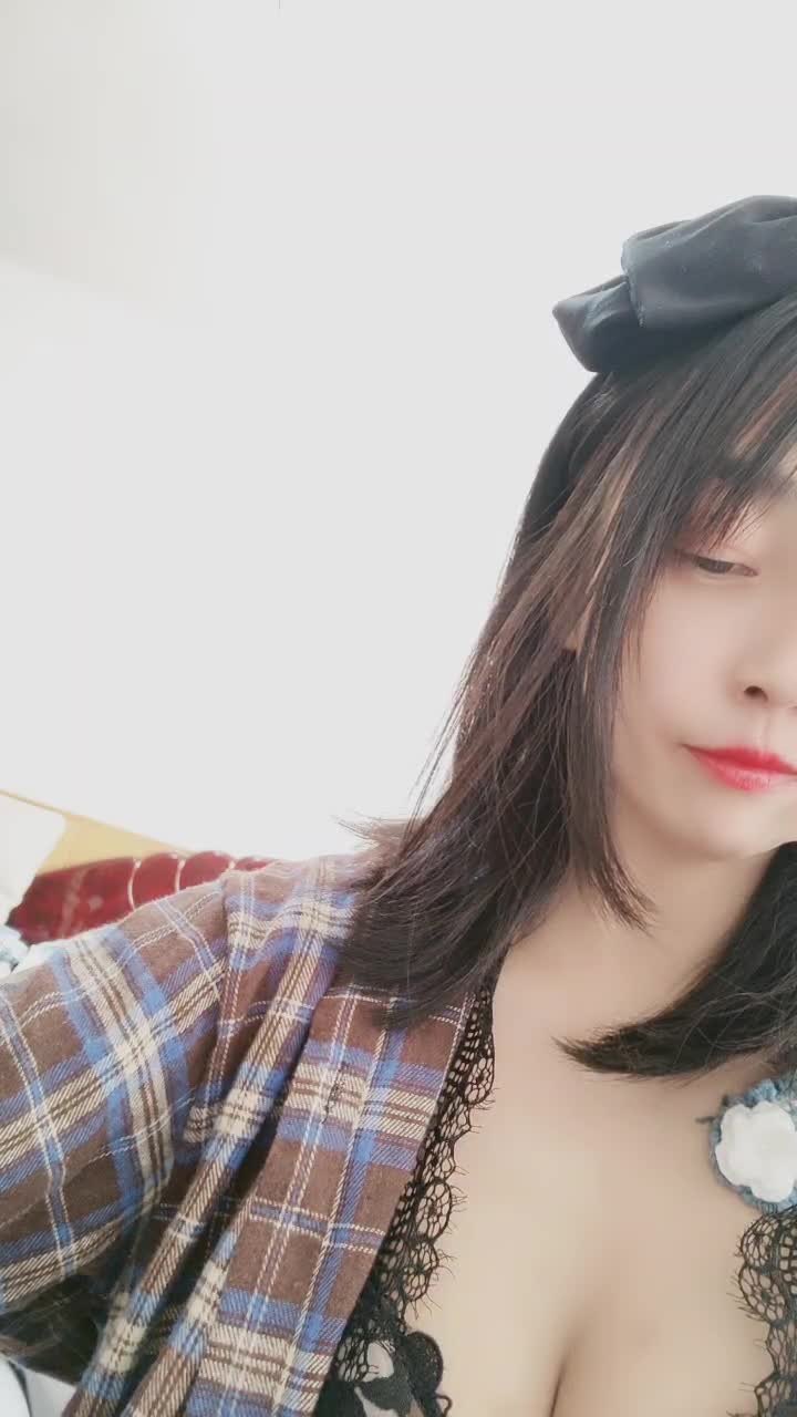 绿播【超哇塞哦】套路婊~迷人乳沟【40V】 (10)