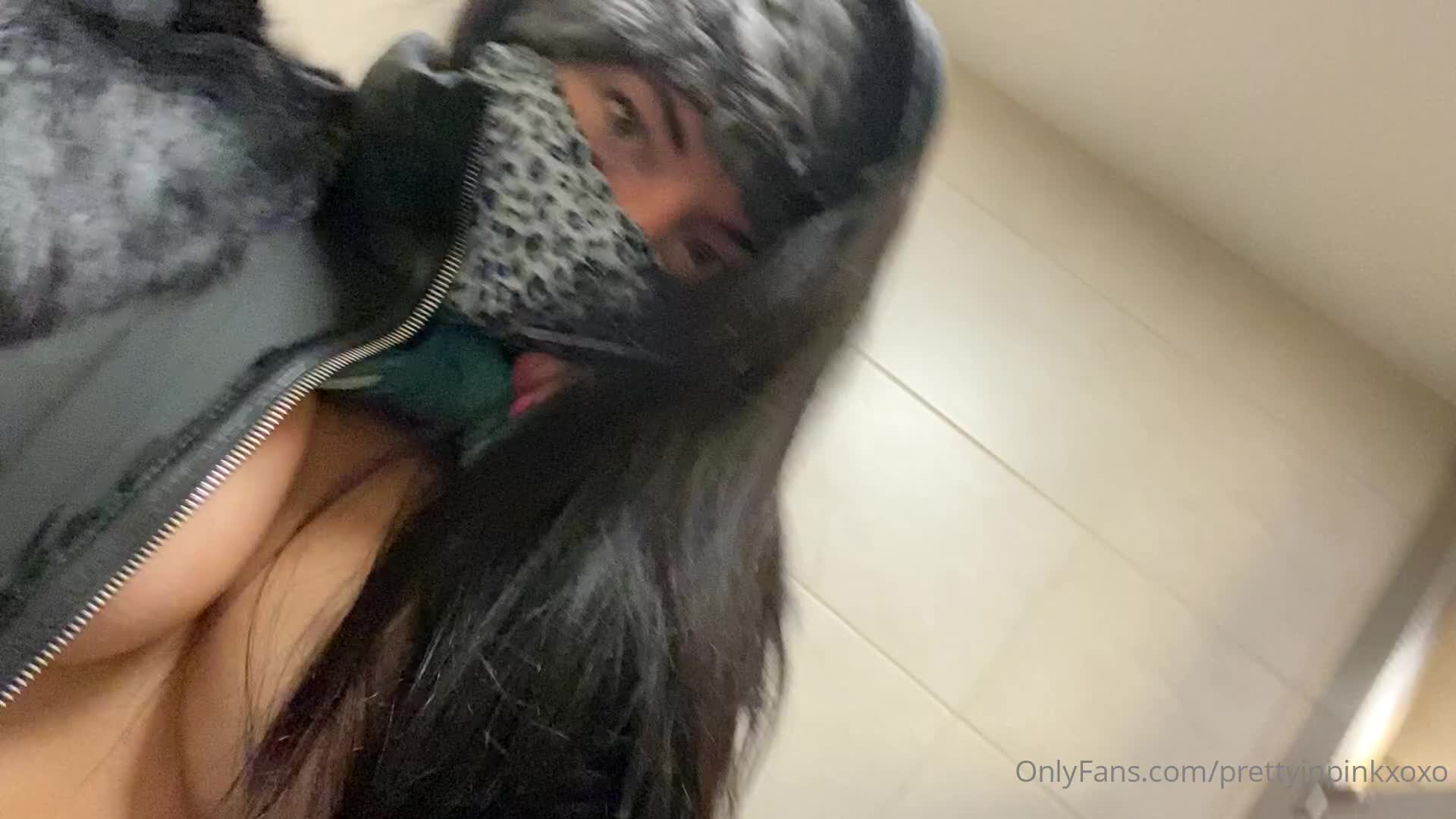 【自整理】喜欢穿五颜六色胶衣的肥臀母狗，邀请你把大肉棒插满她的每一个肉洞！【314V】 (33)