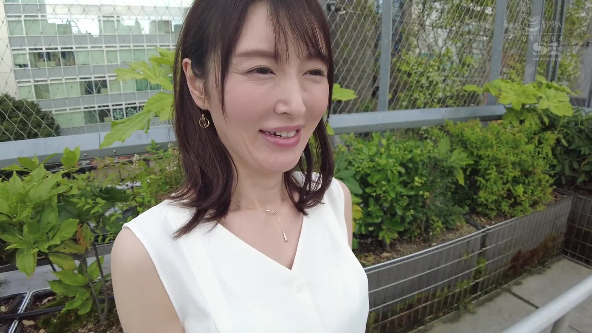 SSIS-966 [自提征用]曾经风靡一时传说中的赛车模特女王，仁藤纱也香
