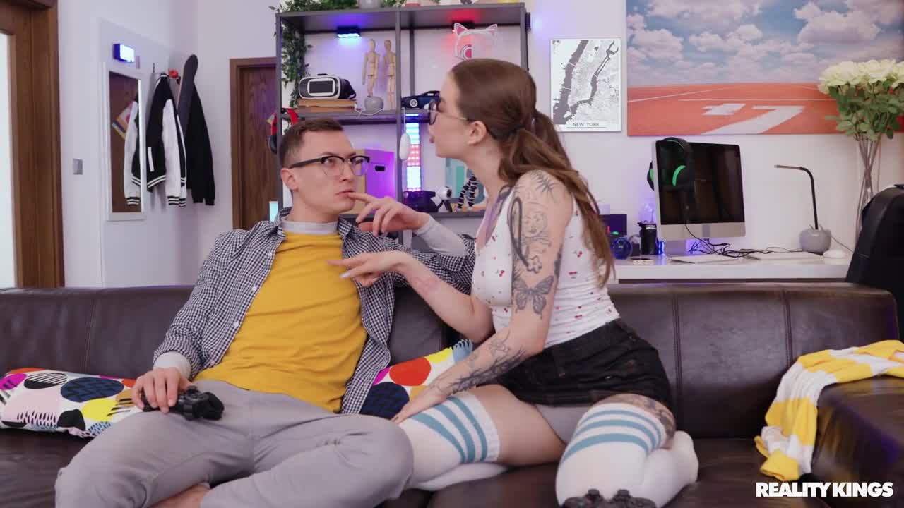 HotGirlsGame.23.05.25 Gamers Do Battle For The Butt