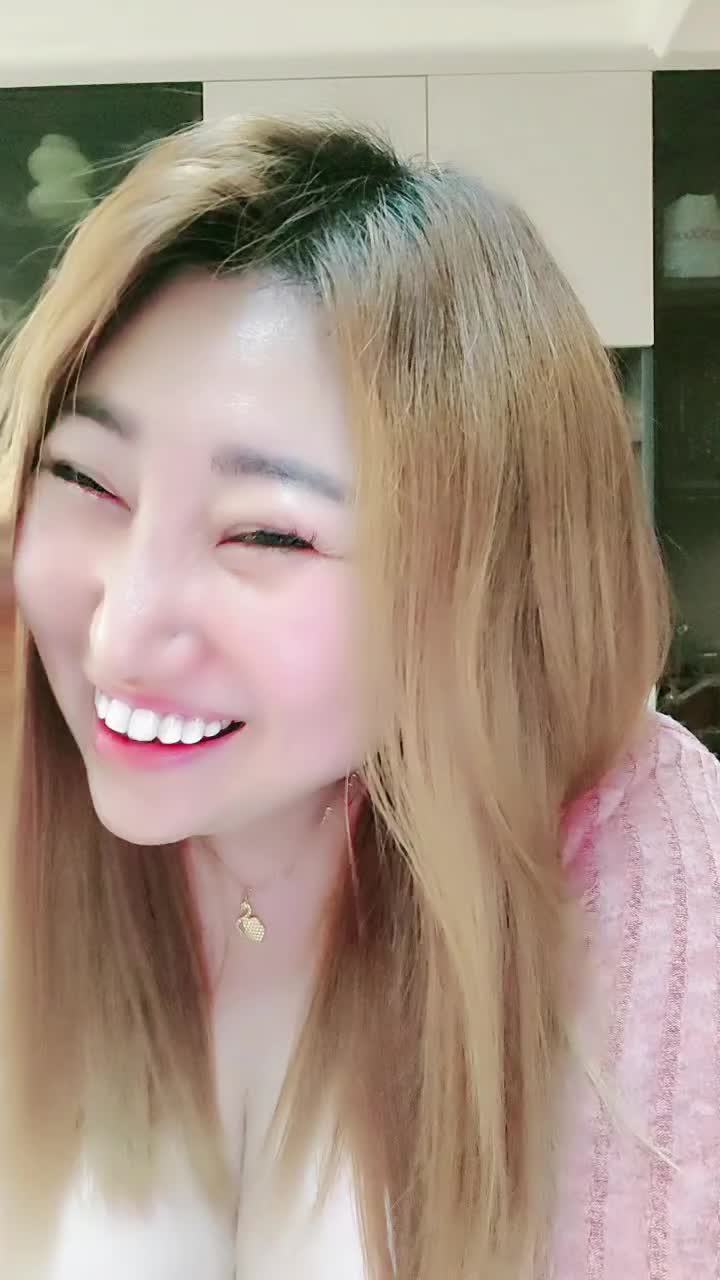 F杯乐乐】真是又白又大又圆又软~模拟口交~闺蜜上阵【10V】 (6)