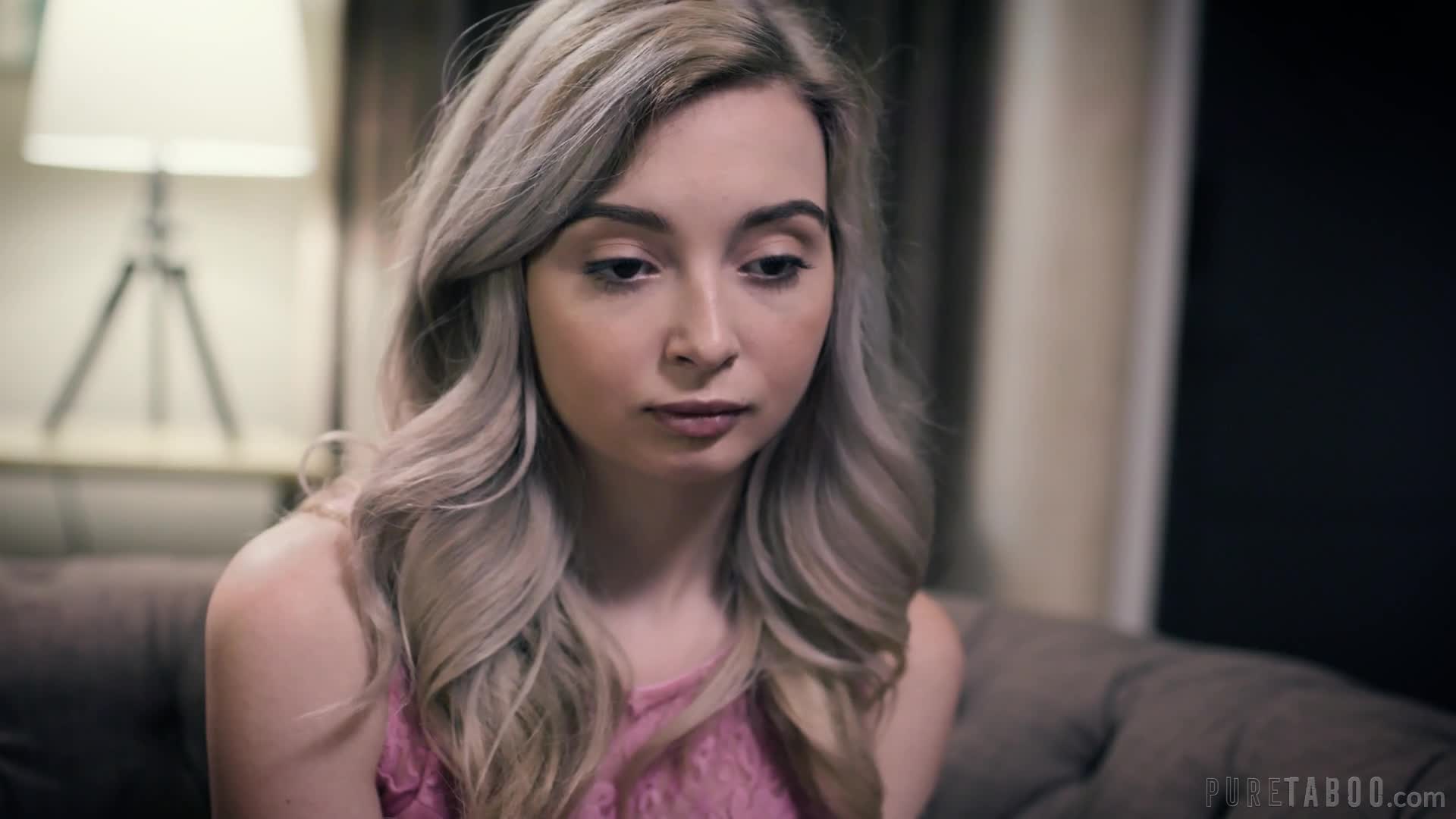 DaddysSpecialHug_s01_DerrickPierce_LexiLore_1080p