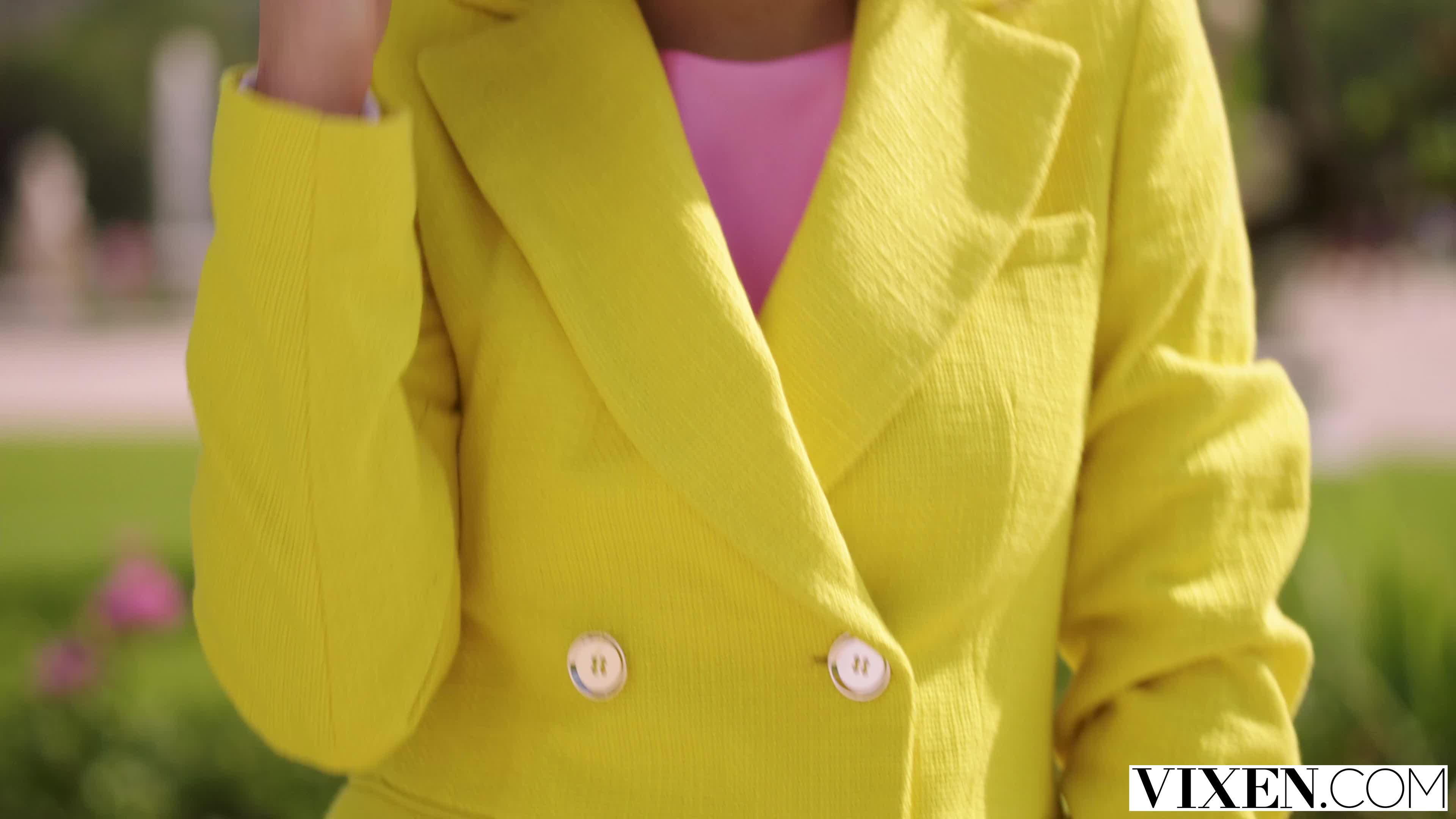 2022.02.11 Lilly Bella, Zazie Skymm - Honeymoon In Paris (103164)