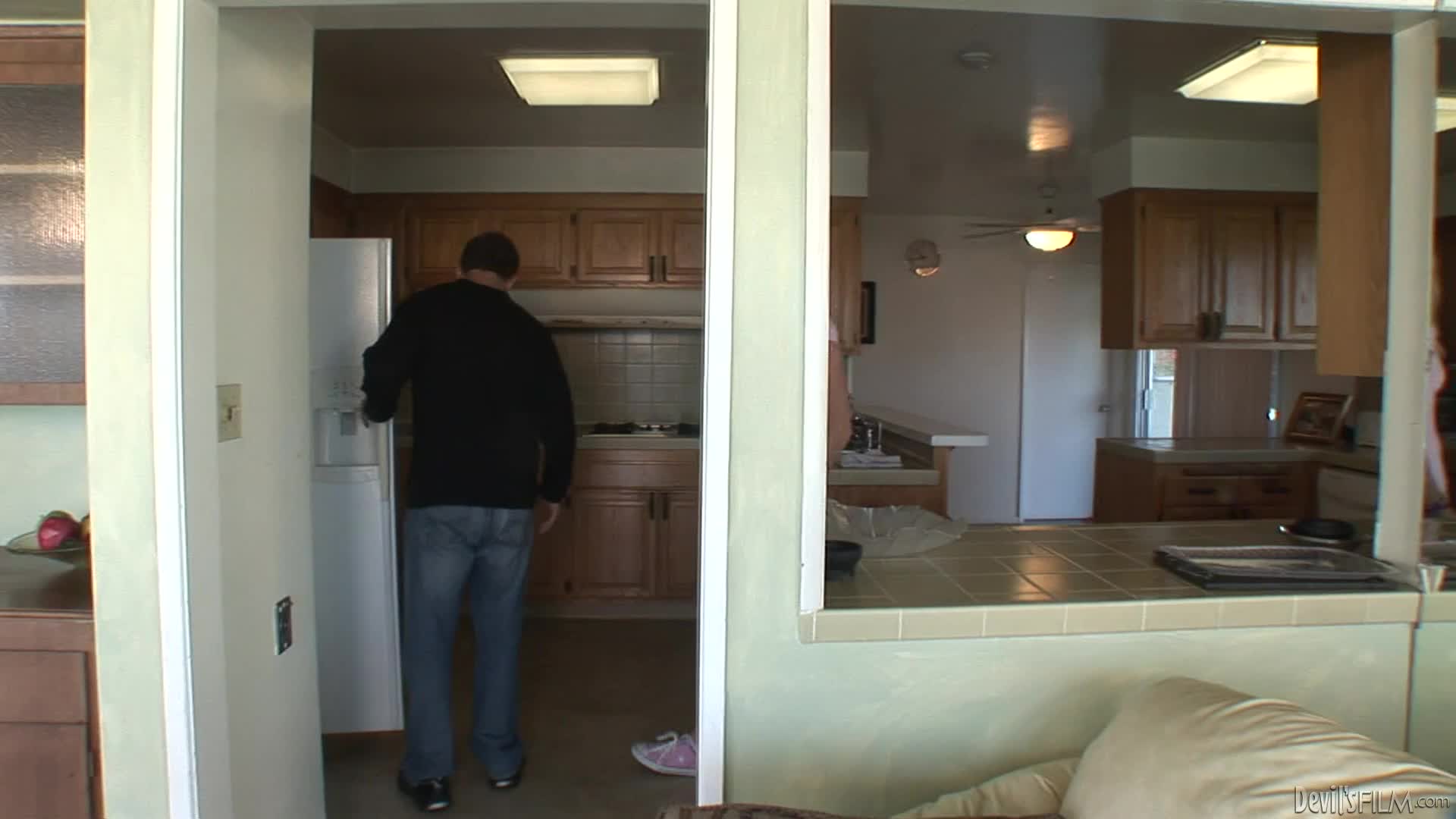 2048.cc -narcos-dfm-12-03-20-lucia-matthews-transsexual-babysitters-18-1080p