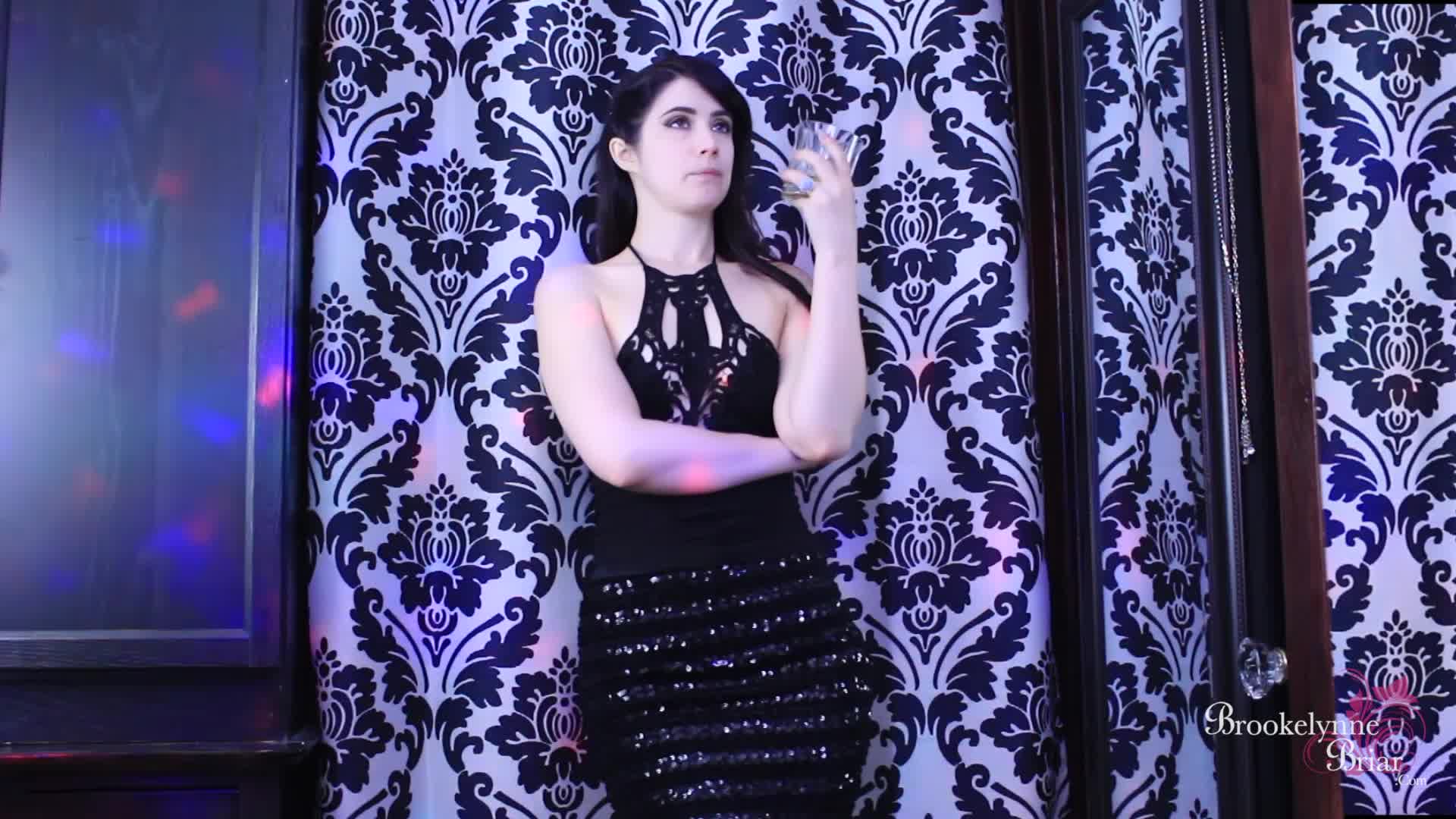 brookelynnebriar.18.01.29.jerking.for.the.cute.girl.at.the.bar