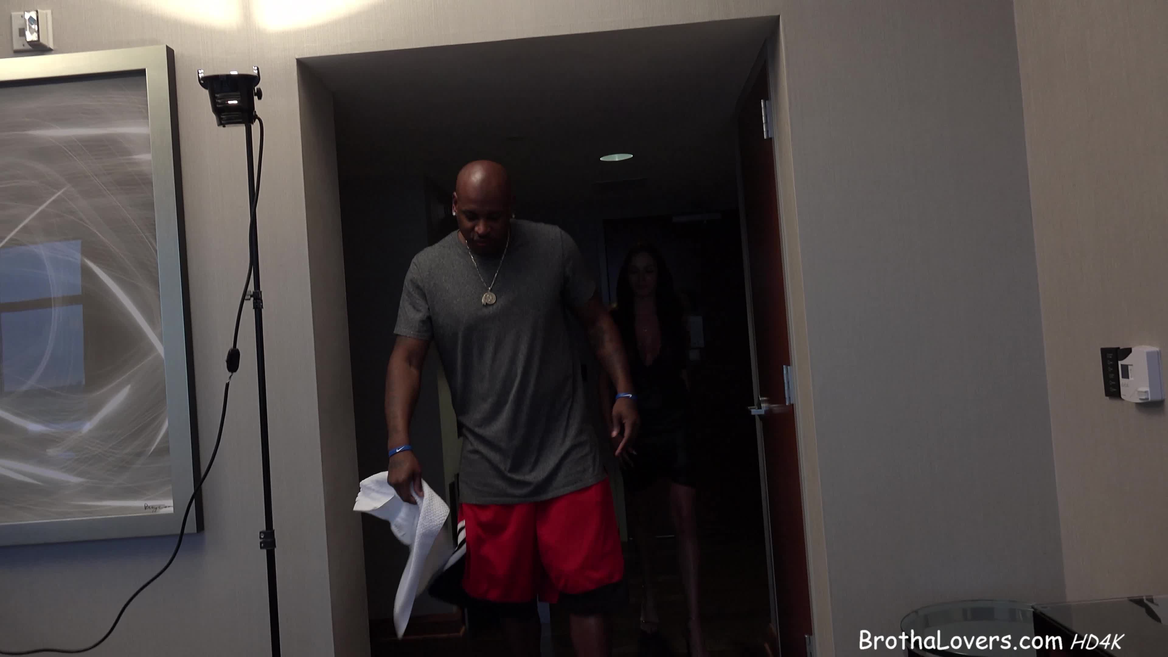 BrothaLovers.17.10.27.Ariella.Ferrera.XXX.2160p.MP4-KTR[rarbg]-2