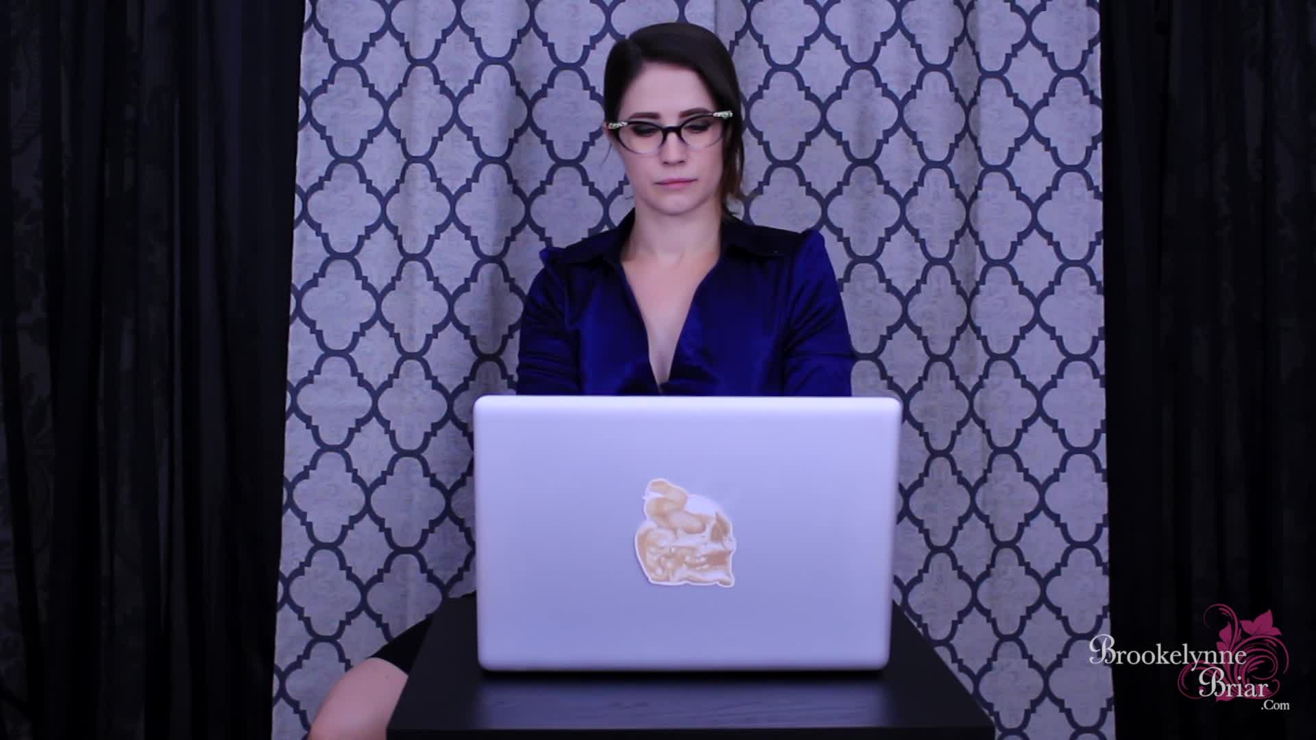 brookelynnebriar.19.08.05.after.hours.office.fap