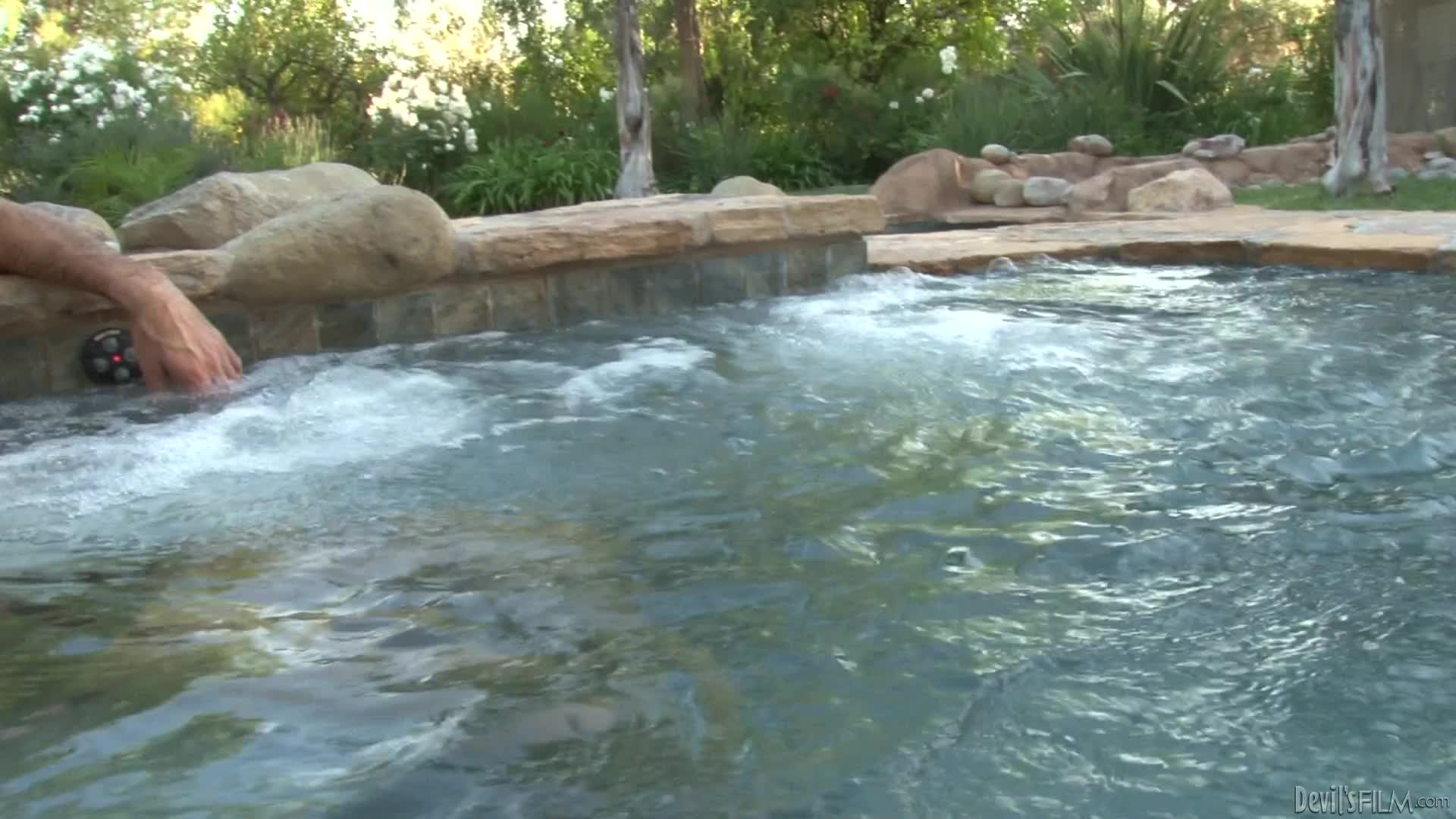 2048.cc -narcos-dfm-12-10-08-eva-lin-transsexual-cheerleaders-10-1080p