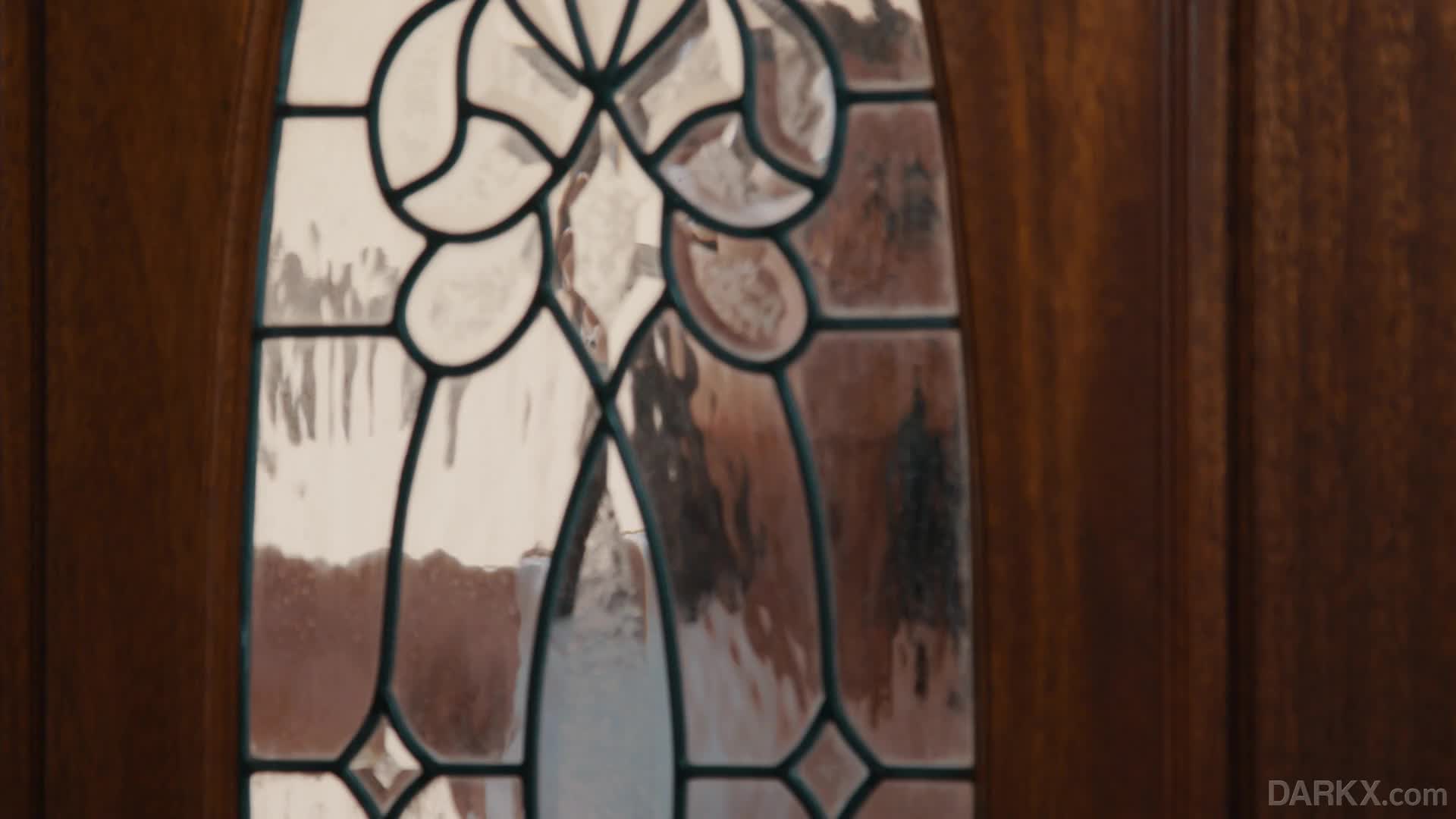 darkx.18.11.15.aria.lee.a.special.cheer