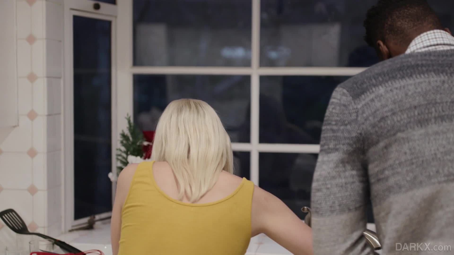 darkx.19.02.07.khloe.kapri.unexpected.attraction