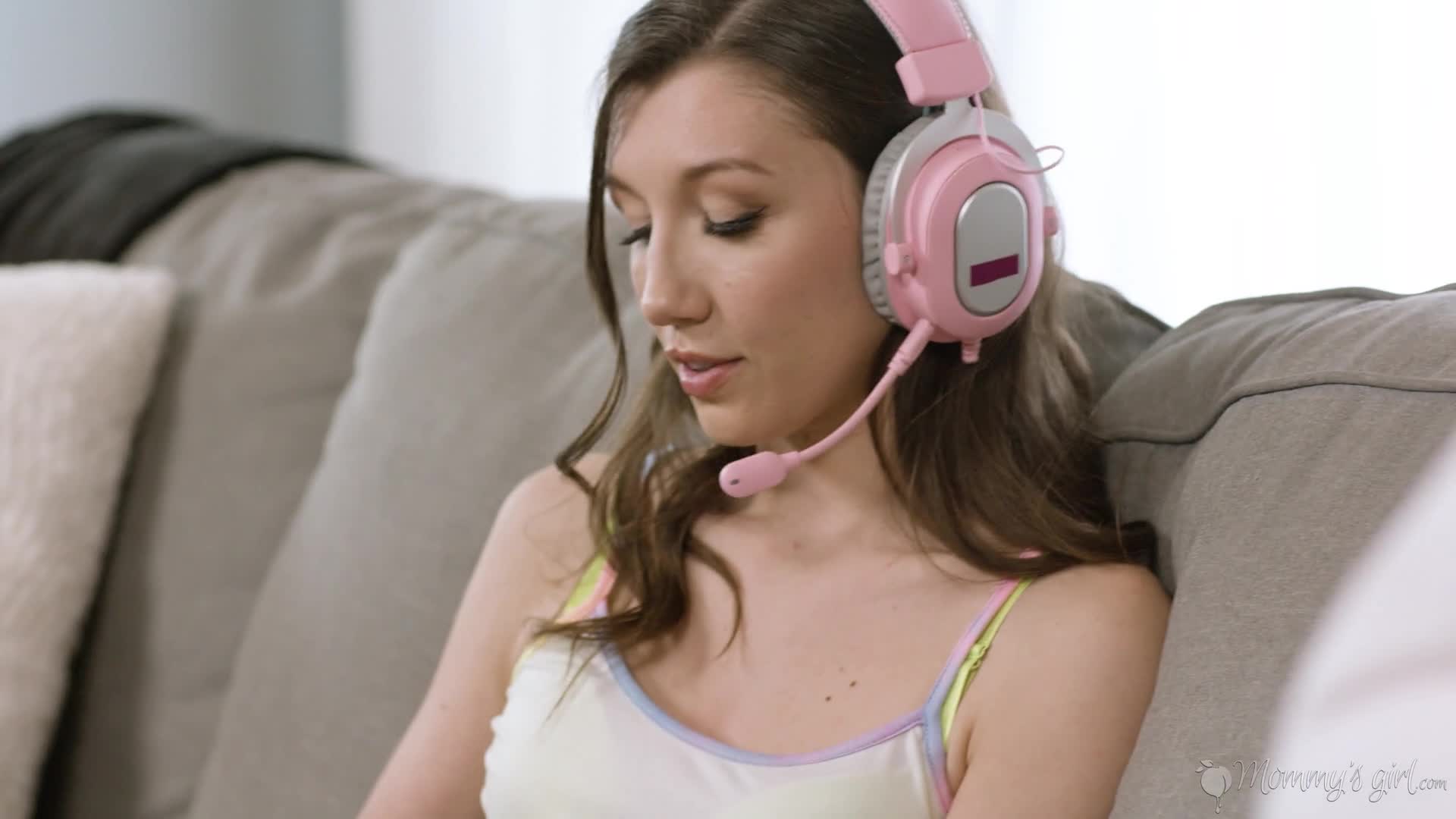 2048.cc -mommysgirl.24.03.02.maya.woulfe.and.taylor.gunner