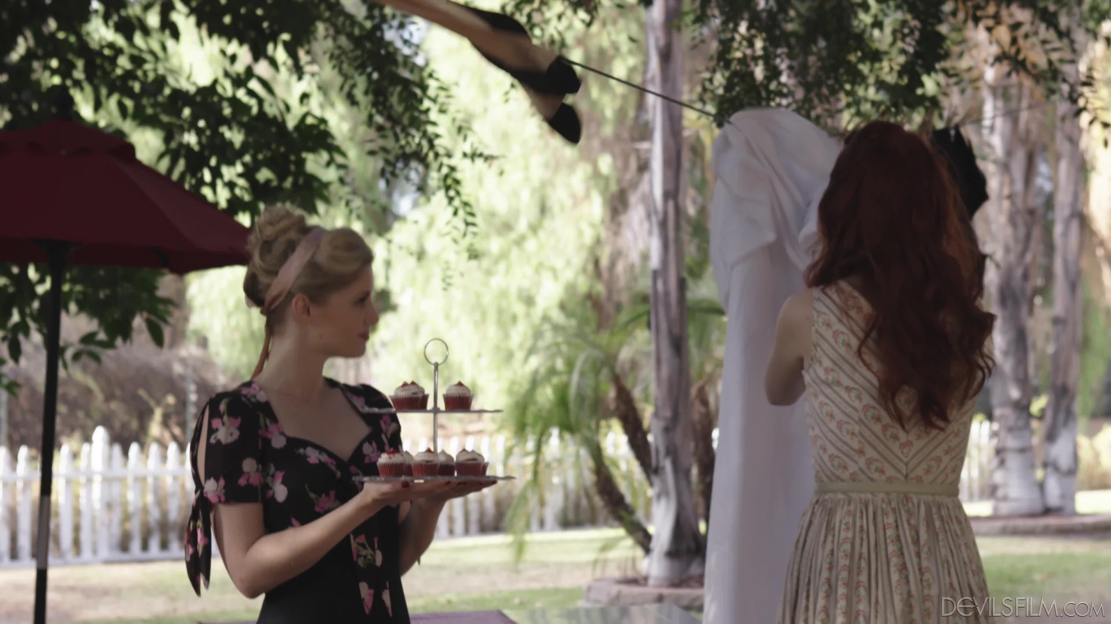 narcos-dvf-22-07-11-charlotte-stokely-and-maya-kendrick-pretty-dirty-girls-2160p