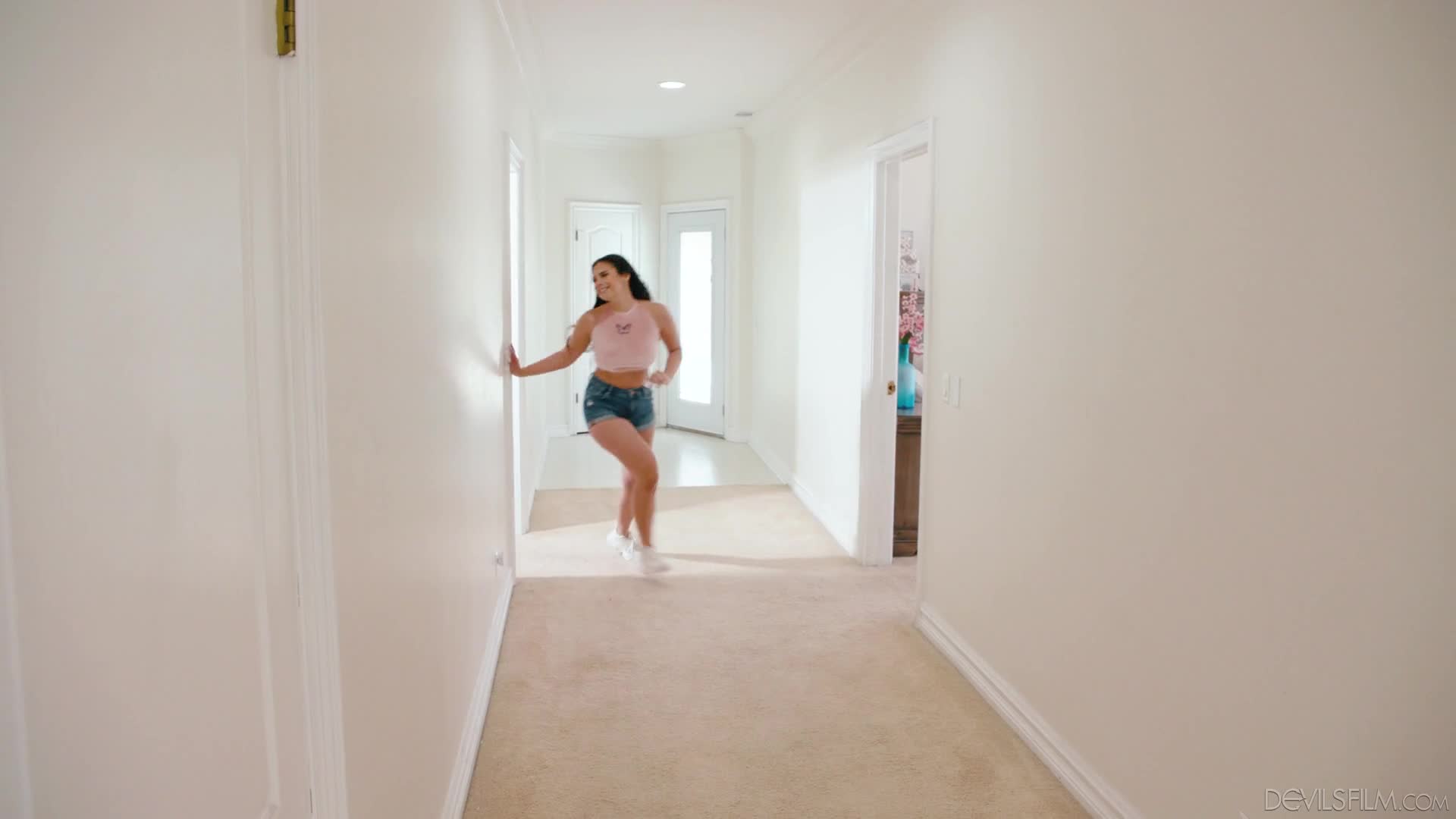 narcos-dvf-22-02-11-violet-starr-boffing-the-babysitter-27-1080p