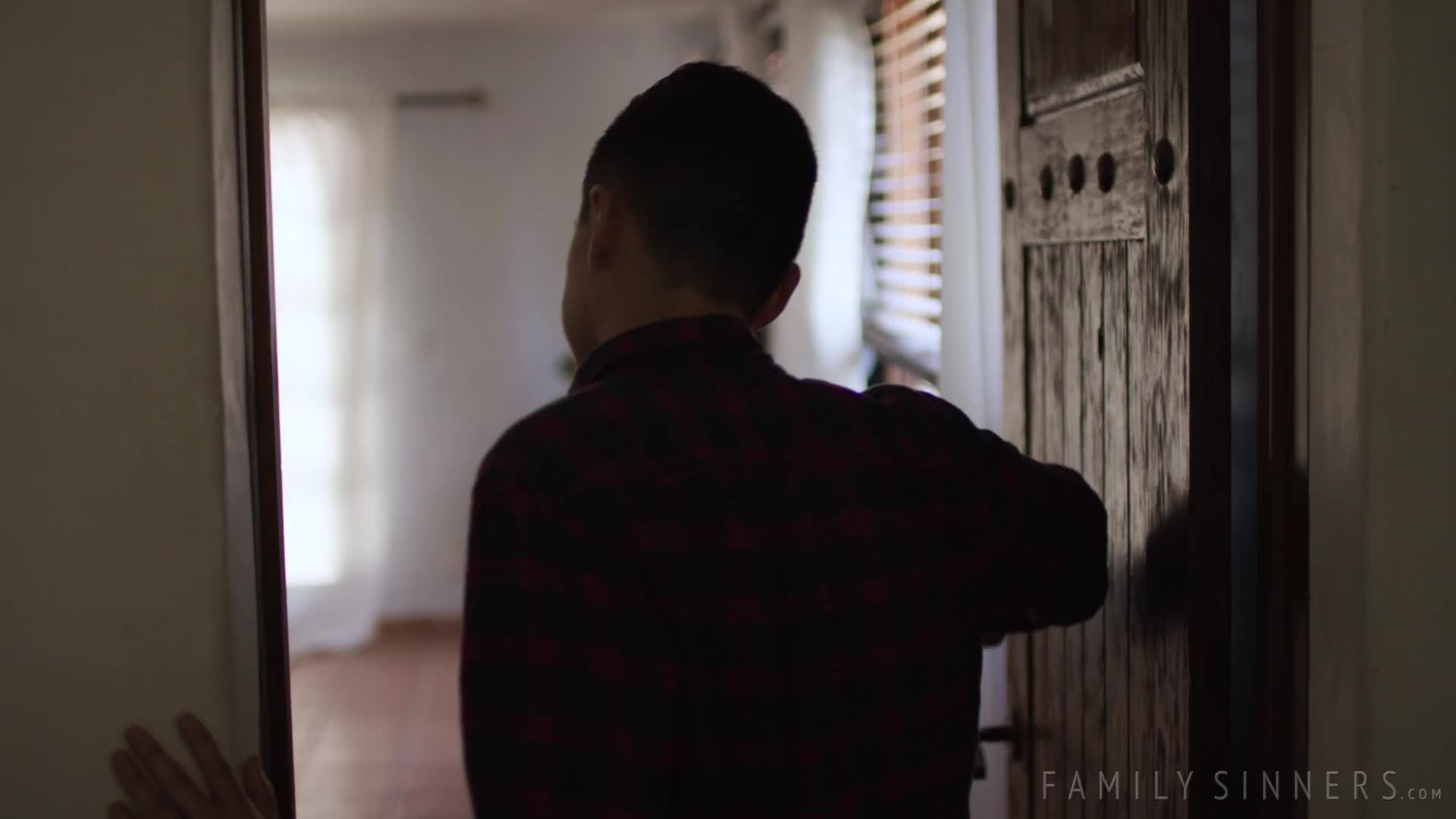 familysinners.23.01.06.ryan.reid.step.siblings