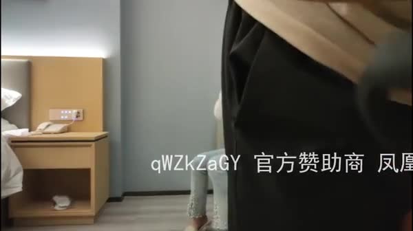 哇塞！这个小姐姐也太爽了啊，一见面我的大屌就硬起来了