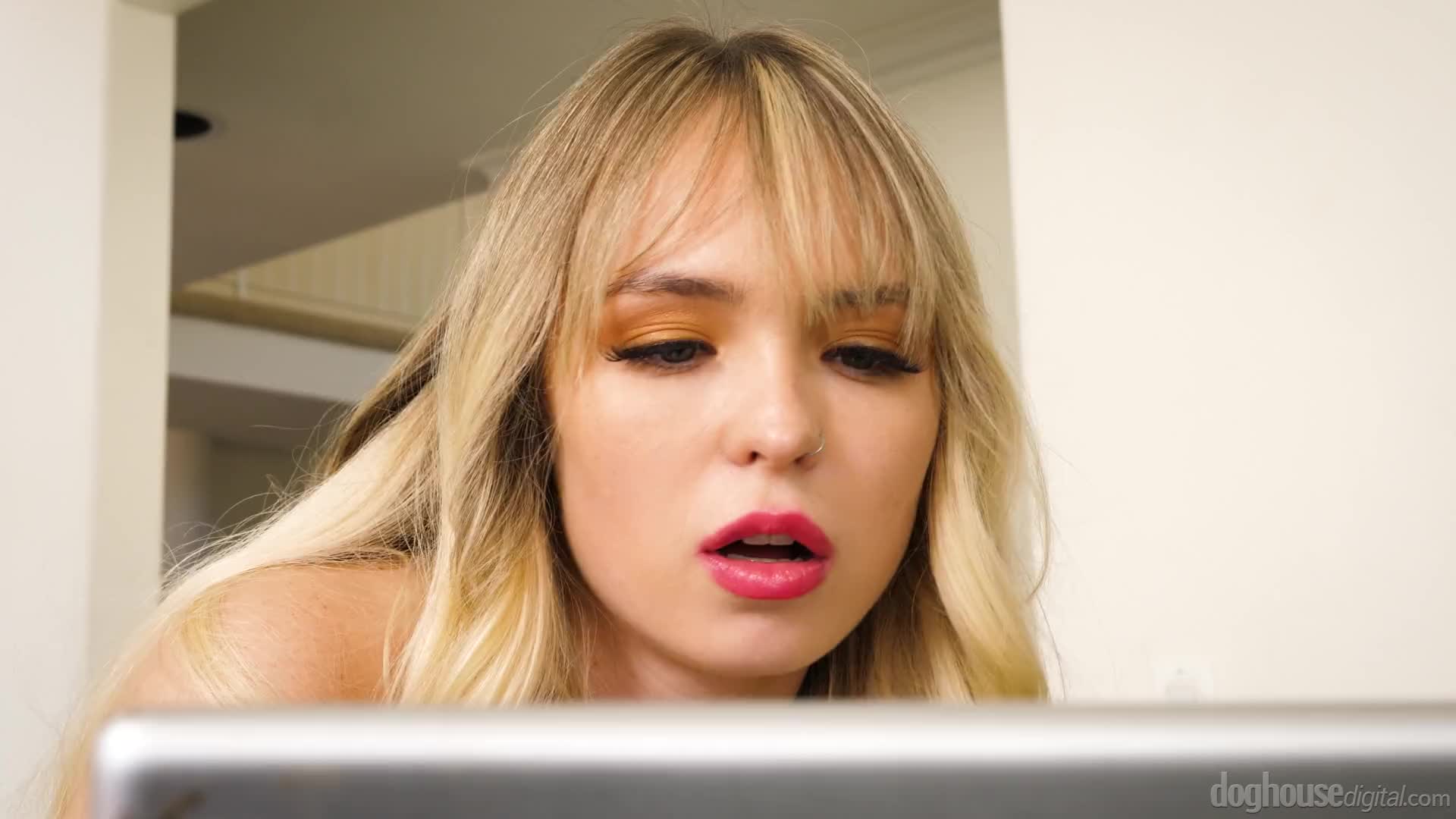 doghousedigital.21.04.07.lilly.bell.uncle.pervy