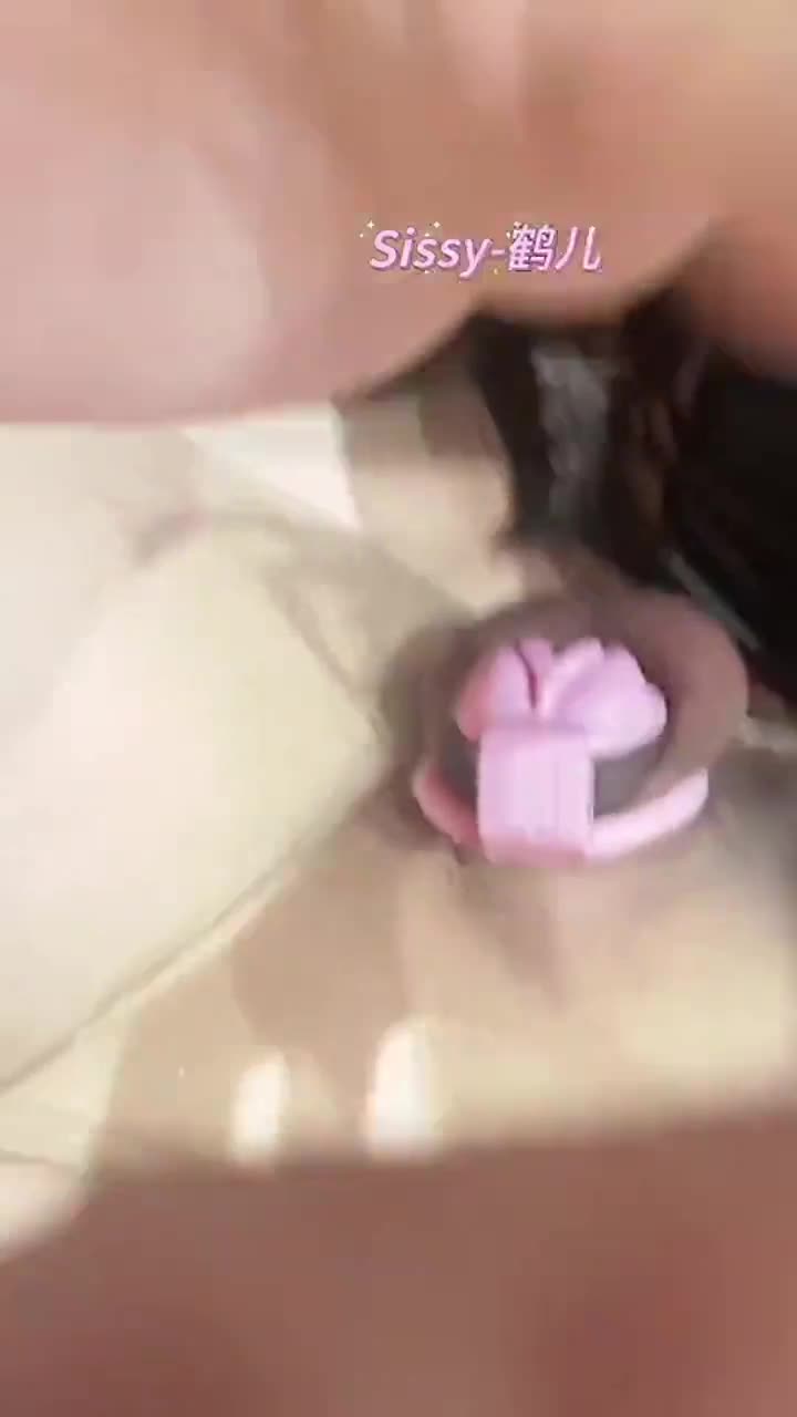黑丝伪娘_上了锁的小阴蒂变得好小哦_后入太舒服啦超喜欢_标准的母狗姿势_健壮肥美的骚母狗被貌美如花的老公操射了.mp4