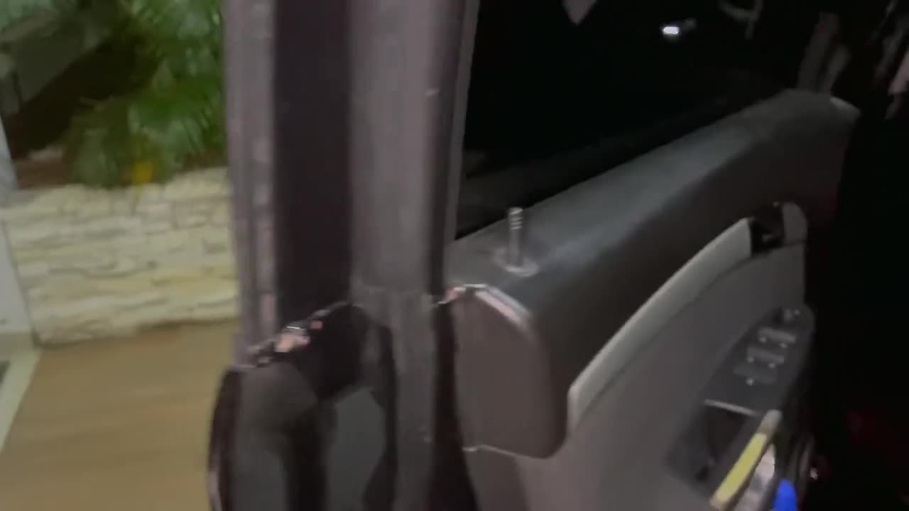 Me declara su amor y terminamos follando y tragándome la leche con vino 
