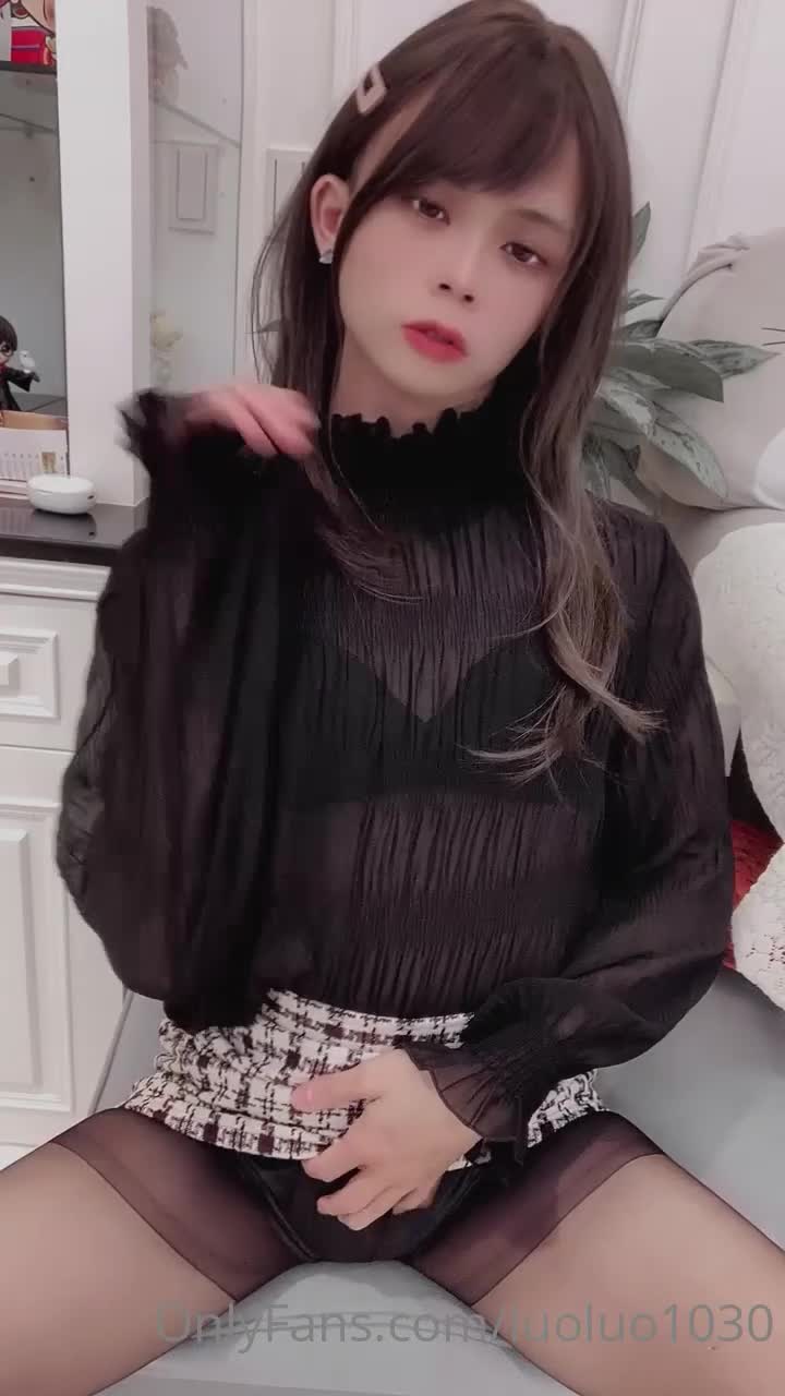 秀气小妖_洛洛_：性感辣妹风，握起仙女棒邀你一起来撸_张嘴吃妖液！.mp4