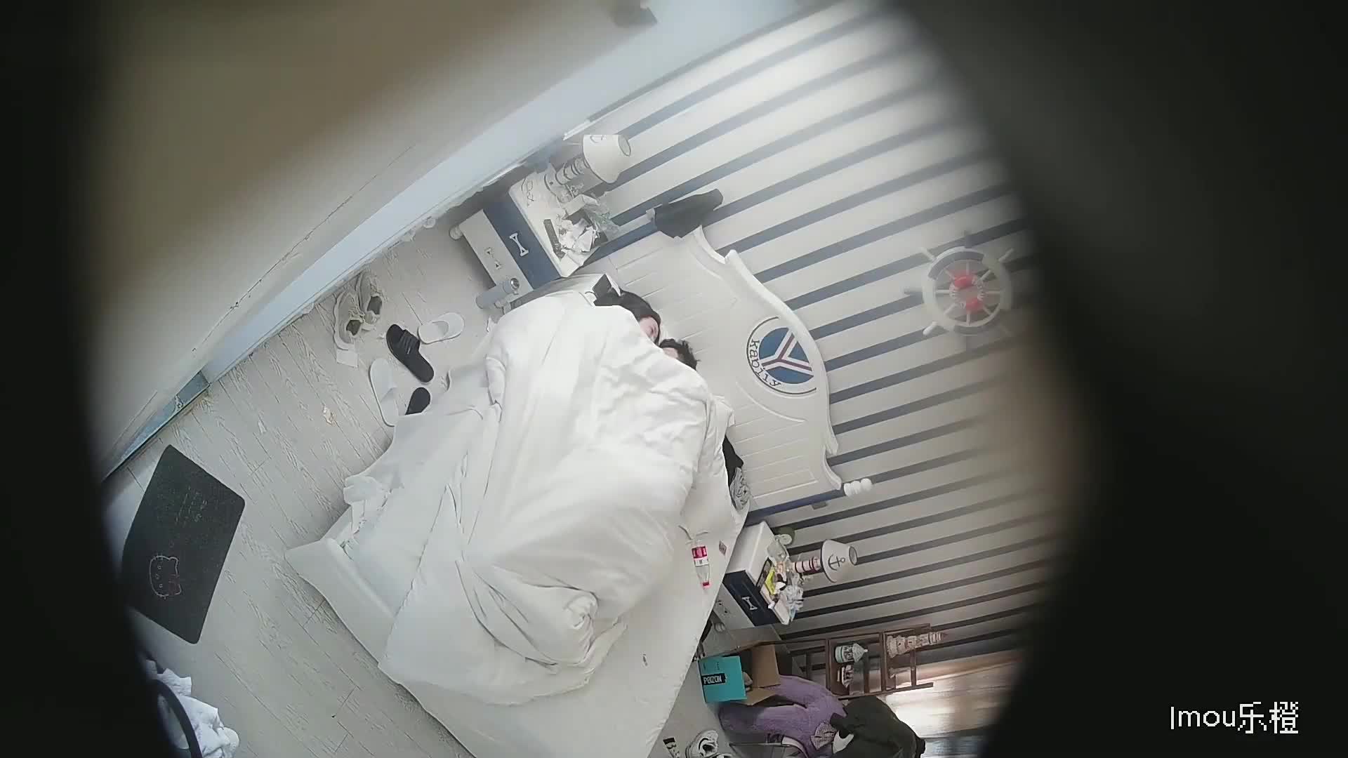 偷窥眼镜哥和白白嫩嫩的女友早上起来再来一炮