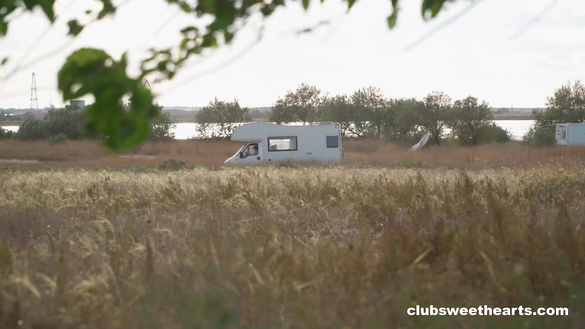 clubsweethearts.23.04.29.olivia.trunk.kira.viburn.and.emma.korti.lesbian