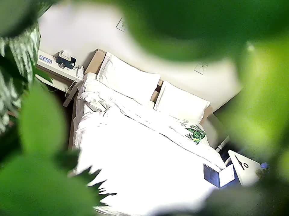 172身材高挑四眼文静小美眉，反差很大 和男友在一起就是个极品骚货