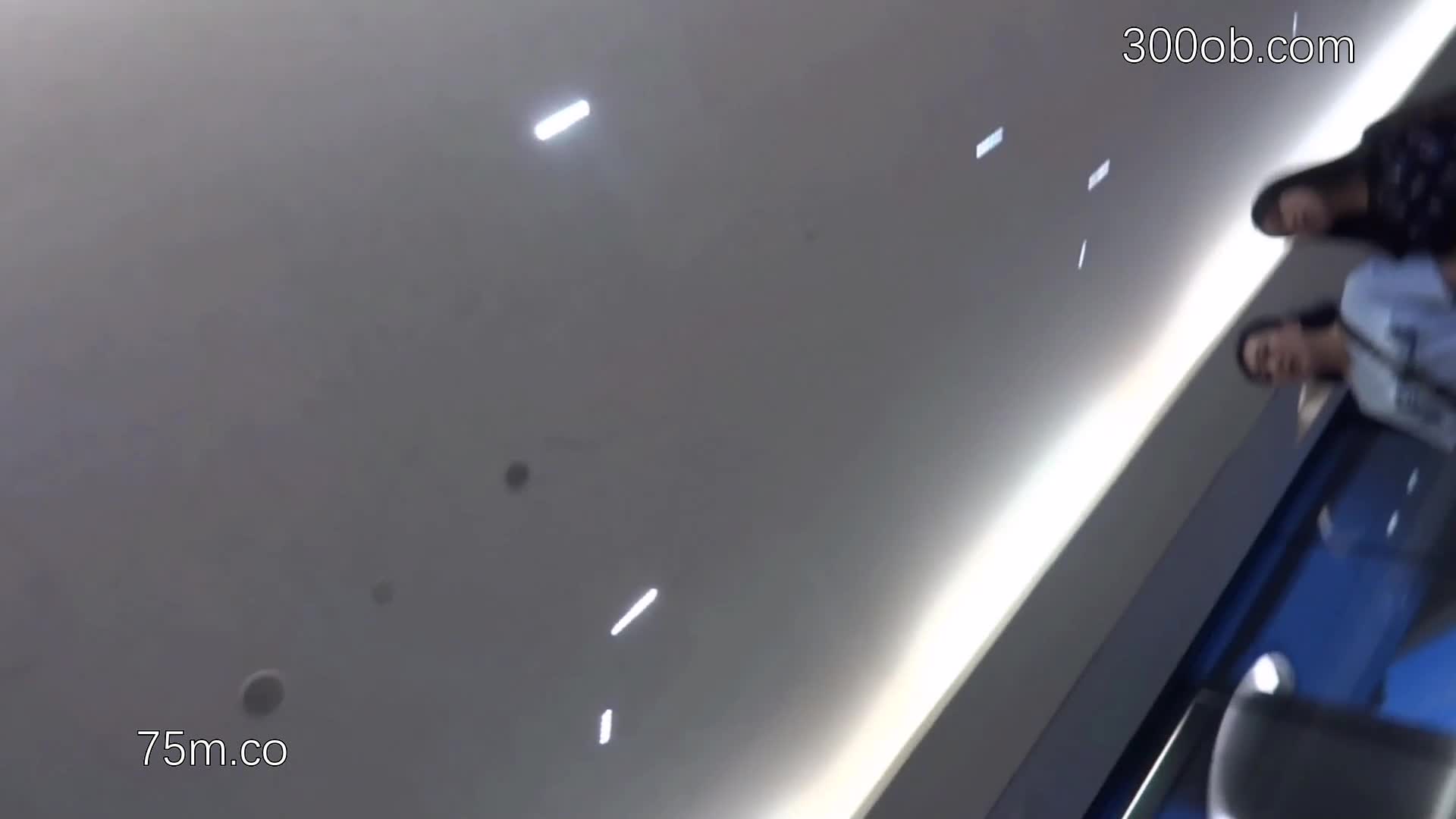 商场偷拍抄底