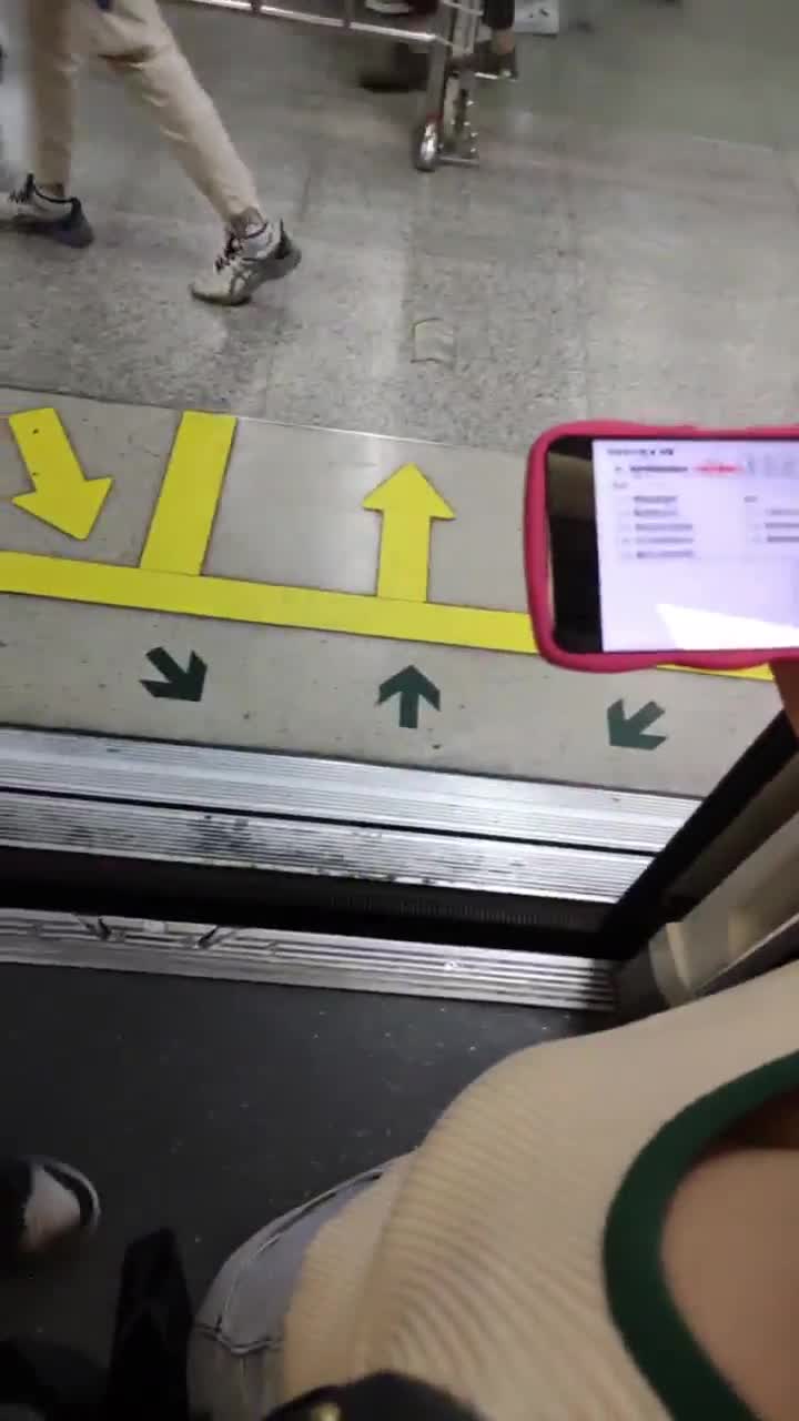 5_6300903575136504645.mp4