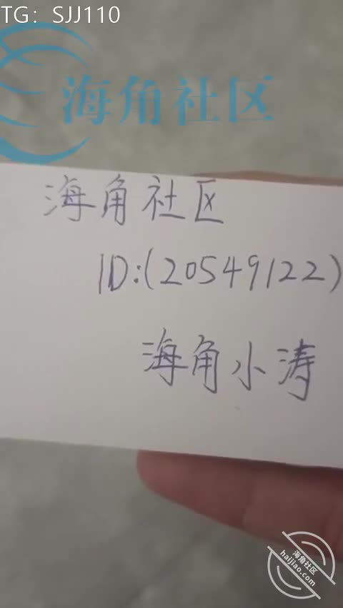和妈妈喝酒，妈妈被我灌多了，回屋睡着了，酒精上头的儿子偷偷爬上老妈的床，老妈草到一半居然醒了，被儿子草哭了