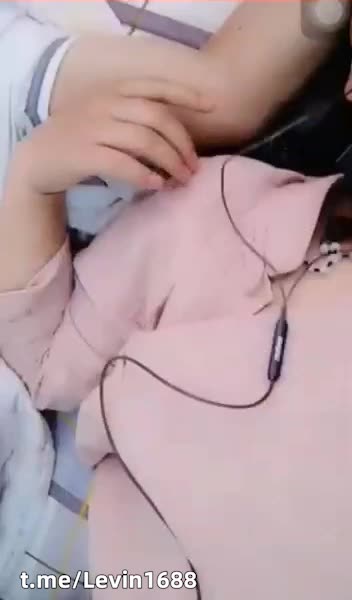 女儿直播勾引自己的爸爸，全程淫乱对白