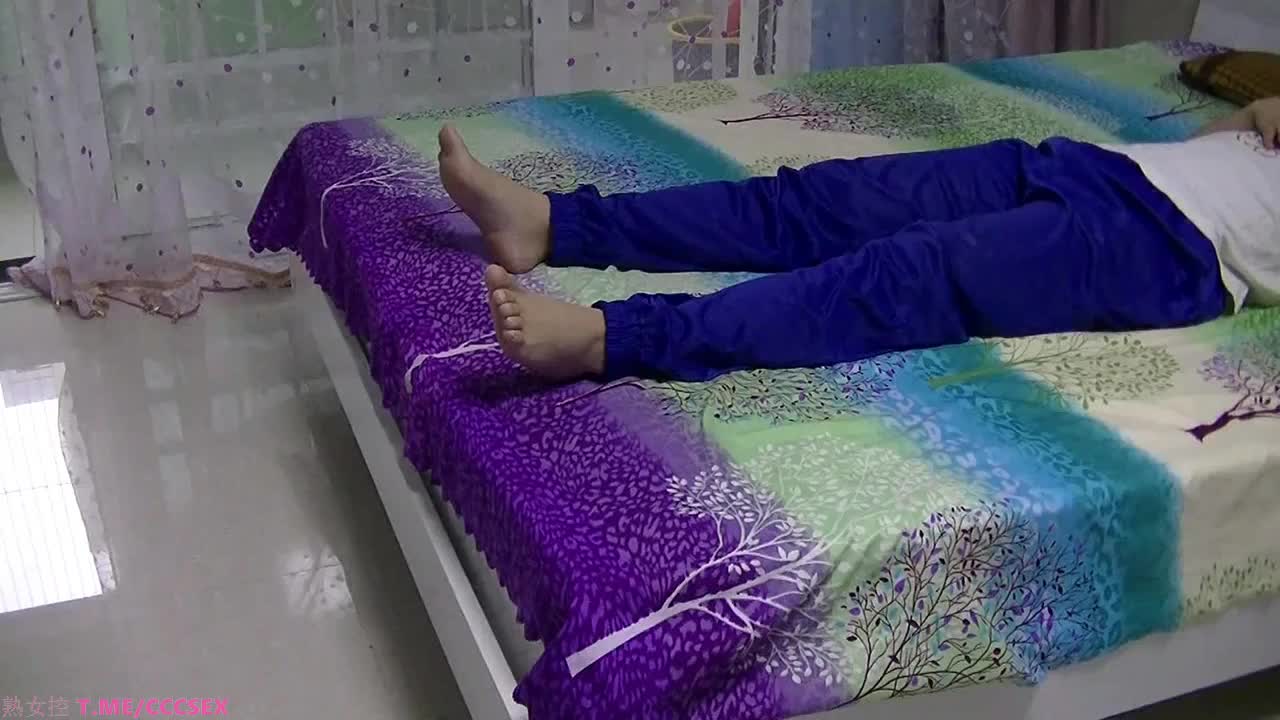 妈妈搞硬午睡的儿子沙发大战-母子剧情