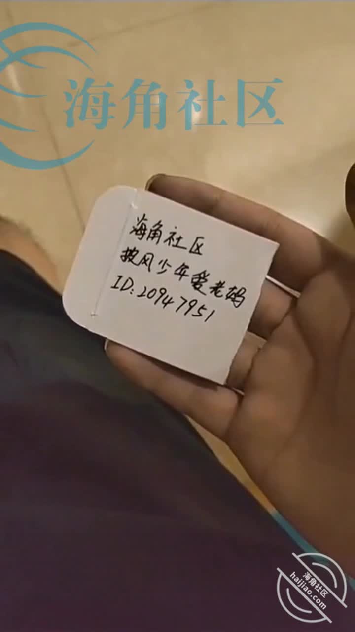        事情的经过是这样的，昨晚老妈和小姨去三舅家了。昨晚三舅和他老婆吵架，闹离婚还打起来了。小姨和老妈就去三舅家当和事佬，完事估计还去吃了宵夜。我等了好久老妈都没回来，每晚睡觉前我都会和老妈干一炮的。等了好久，我在老妈的房间里睡着了…我以为她回来会吵醒我的，或者每晚都干她肯定会叫醒我的。结果没有，早上我醒来的时候老妈在我身旁睡着还没醒，于是我起床上了个厕所，又顿时打起拍老妈的主意，又回到老妈的房间找老妈做爱了。
        中途我又插了老妈的菊花，那感觉真的太爽了，形容不上来。包裹性太强了，很