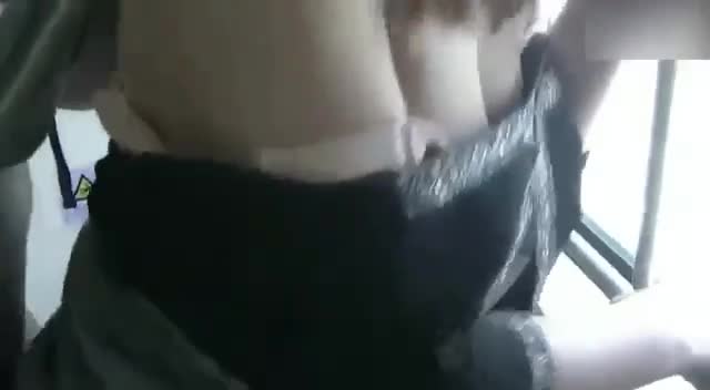 真实母子乱伦，好色母亲耐不住寂寞拉着儿子火车厕所做爱，淫语对白（4完结）