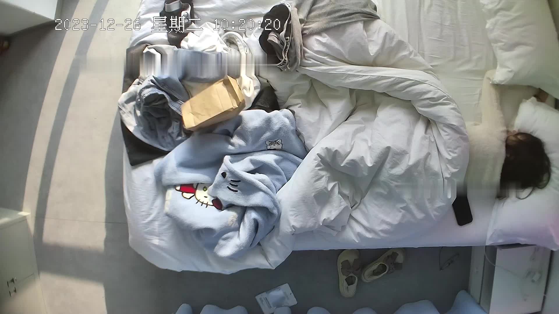12-26圣诞夜后酒店偷拍 洛丽塔纯妹子穿上圣诞服和男友造爱，年轻人会玩
请认准 @Tp360 频道