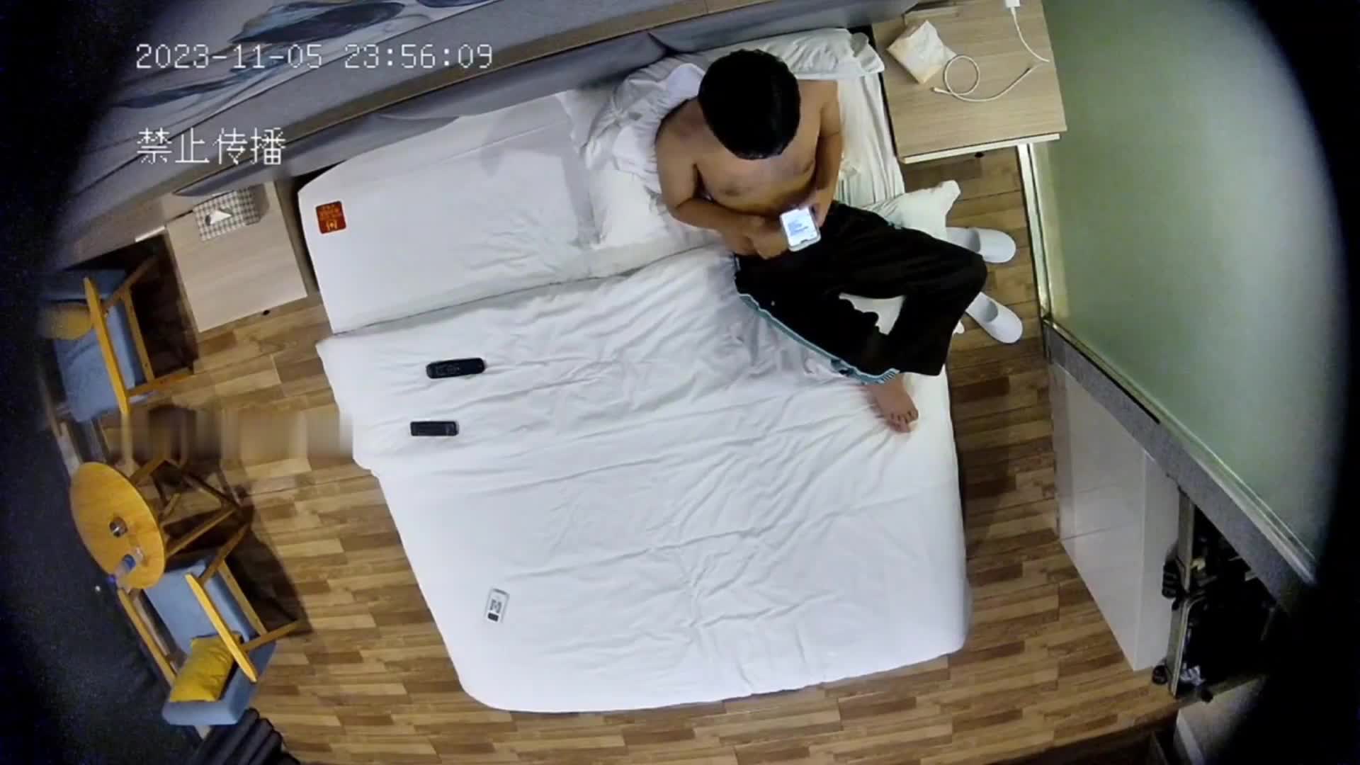 酒店偷拍 黑丝绿头发美女和男友半夜开房来一炮
请认准 @Tp360 频道