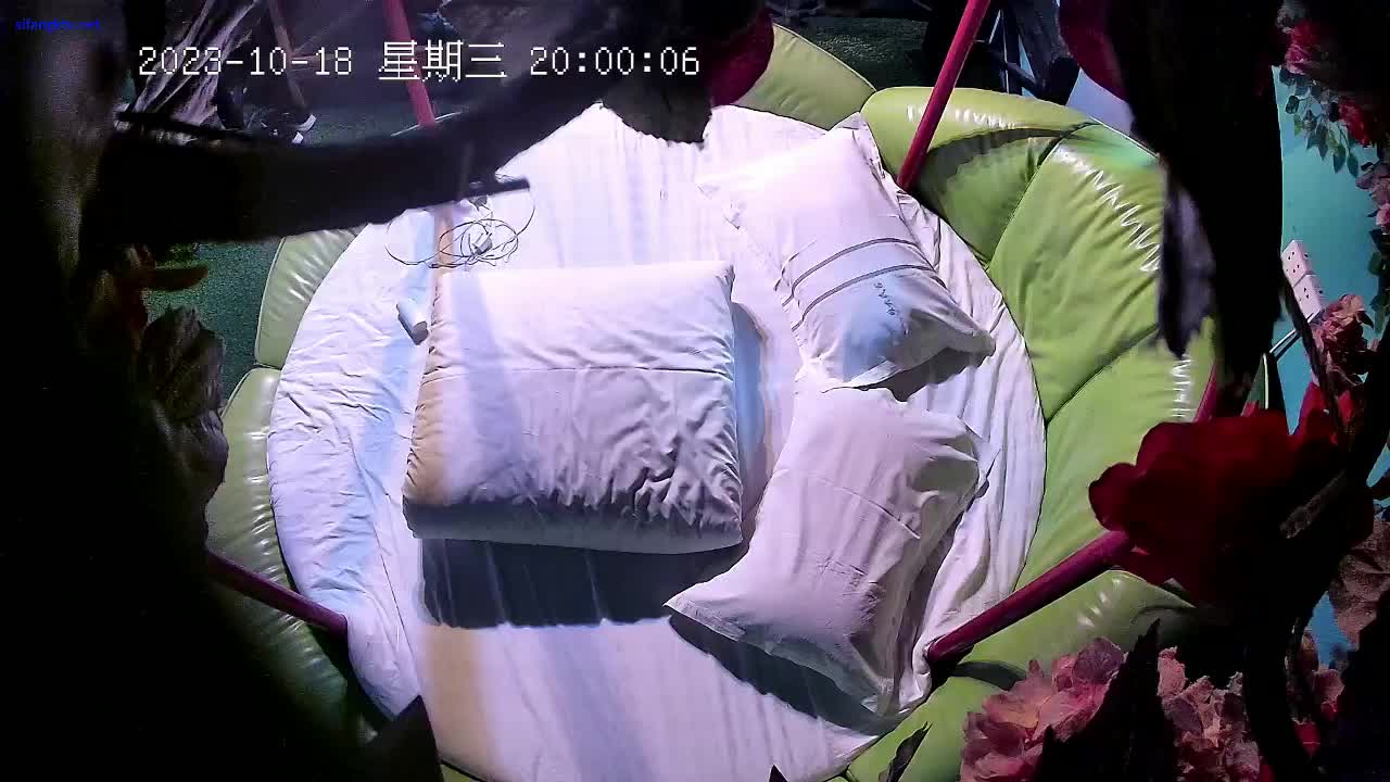 情趣酒店绿叶房偷拍 山东口音无毛美艳少妇被暴力输出叫的撕心裂肺
请认准 @Tp360 频道