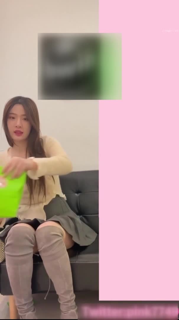 推特网红约炮大神【PINK_粉红君】约花了5千约神似明星女演员【赵露思】的高冷气质女神，粉笔活好嗲叫不停说太大了_1.mp4