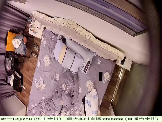 2023-10-14 上帝视角酒店摄像头流出 喝口热水给男友体验冰火两重天 打桩机猛干 经验很丰富的一对