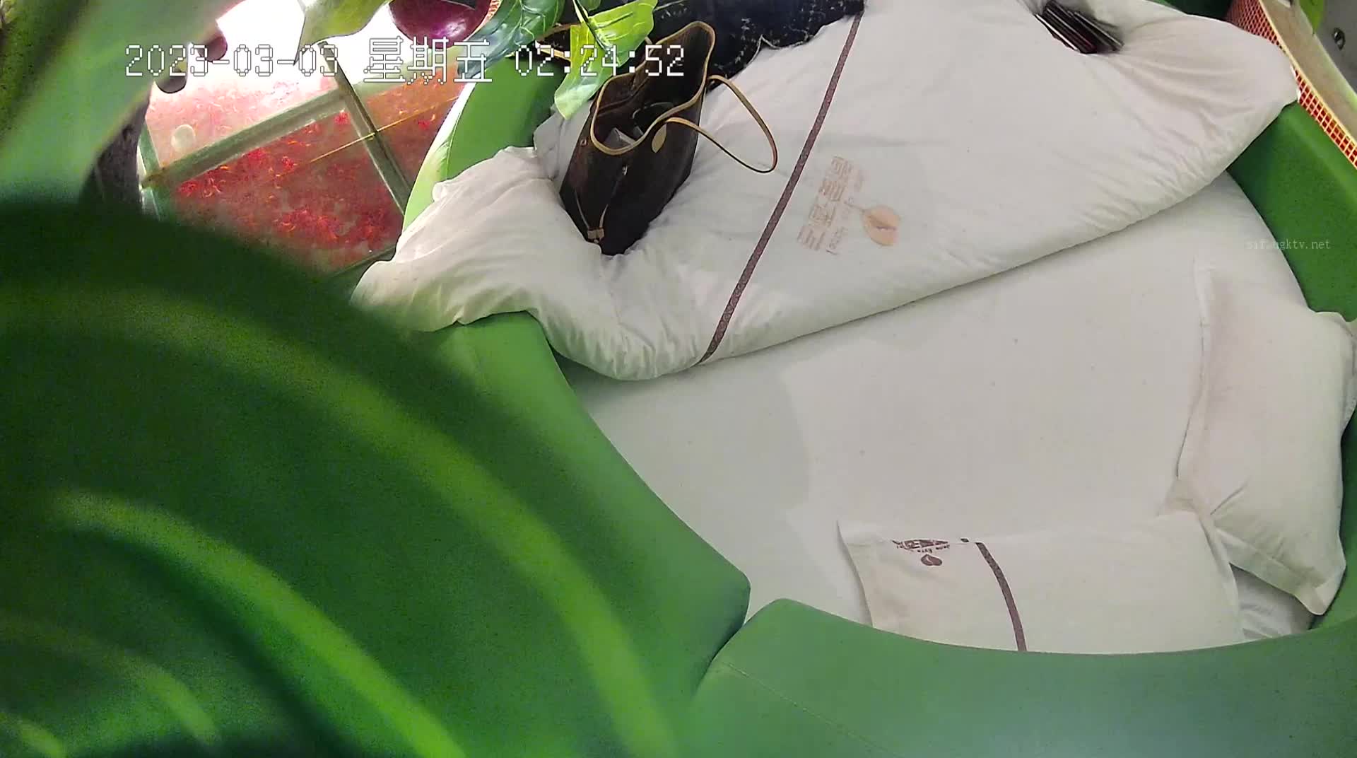 B3375 2023-03-03 新流出情趣酒店新台绿色大圆床偷拍小哥找个极品外围女啪啪泄欲