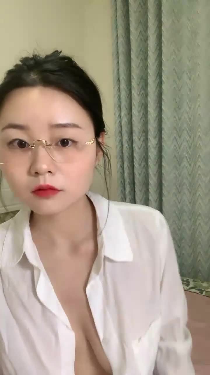1715297294_胸模白洁_20230528_231403.mp4