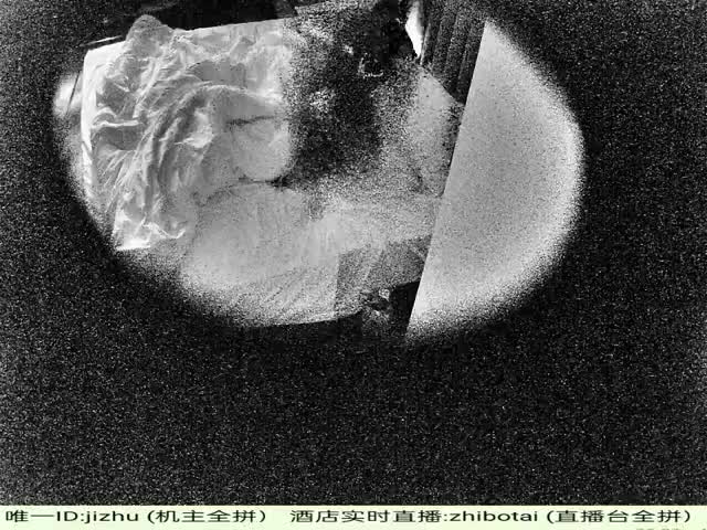 2023-10-06 圆床情趣房间偷拍流出 有预防偷拍的小情侣特意关着灯 打着灯光找逼逼 撅着屁股让男友扣