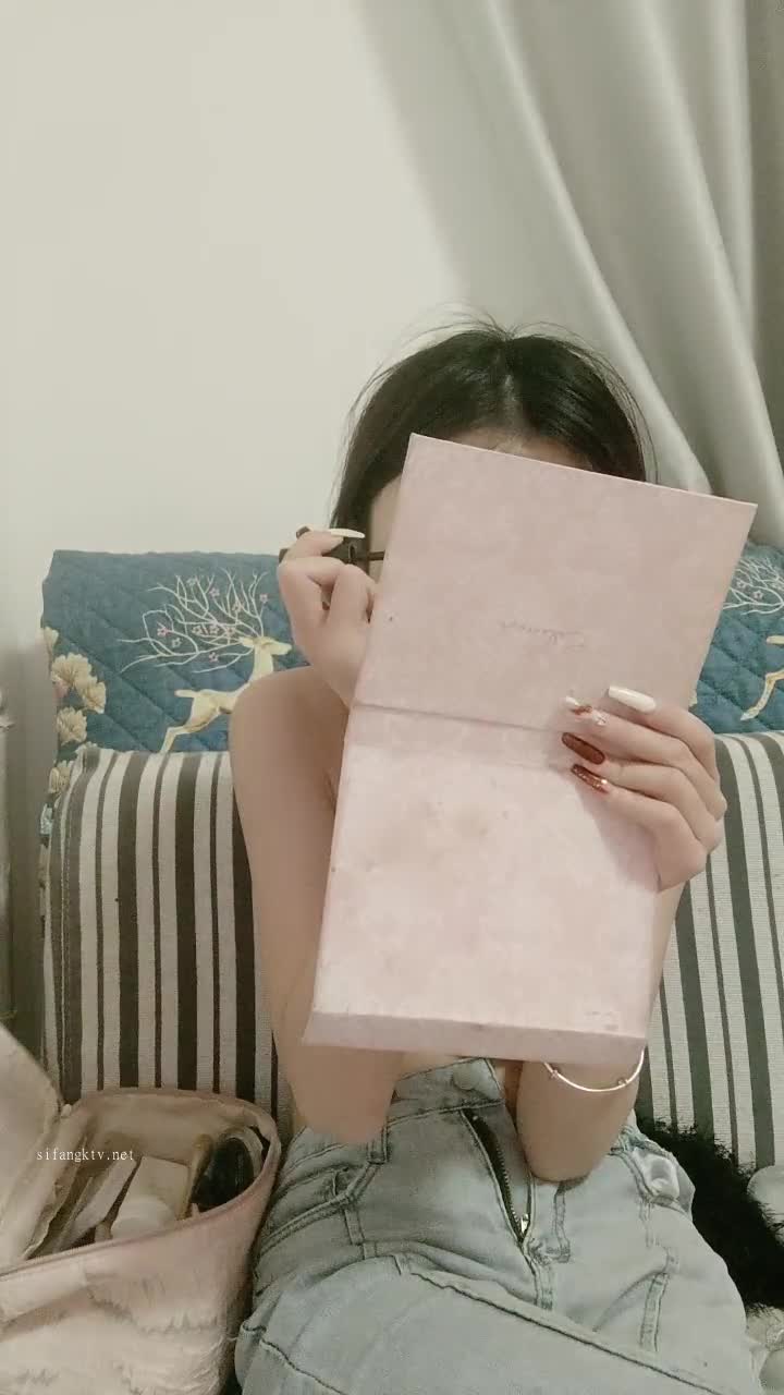  (7)
