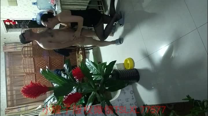 馨蕾色诱修电脑小哥草射他 (2)