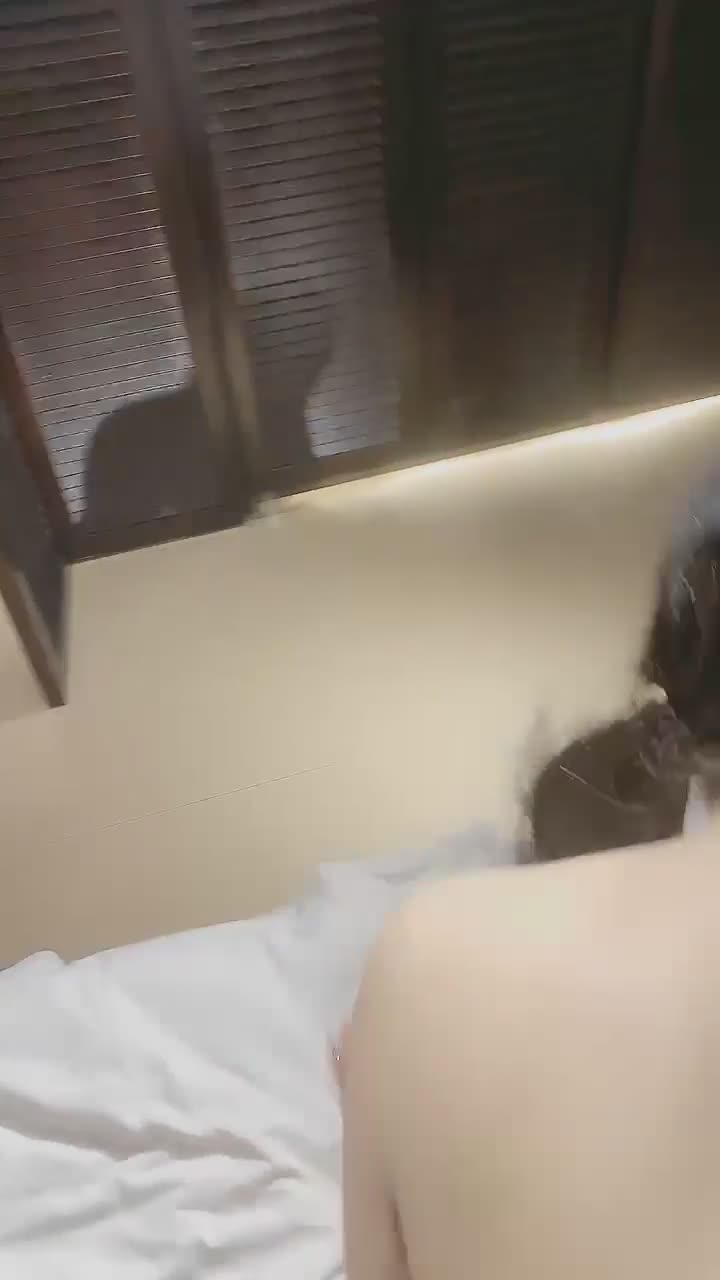 保时捷车模莎莎_20230318-000128-459.mp4